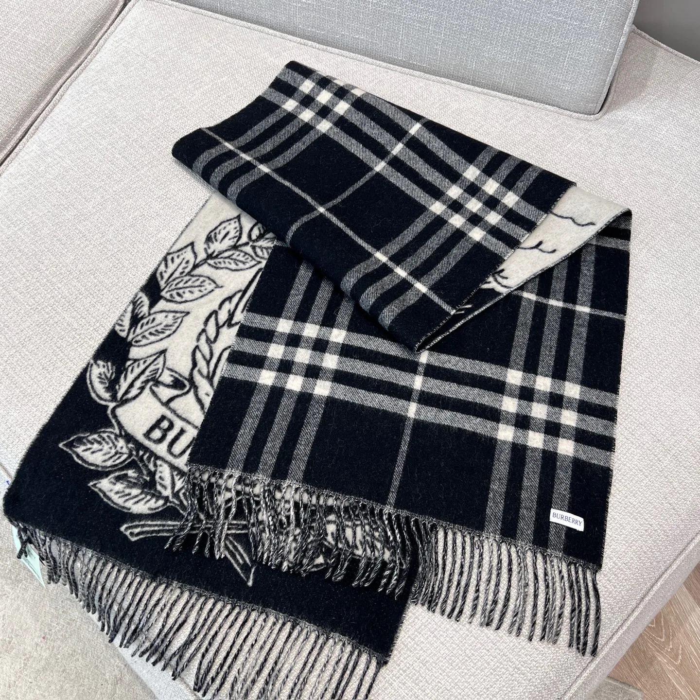 Шарфы Burberry 386410