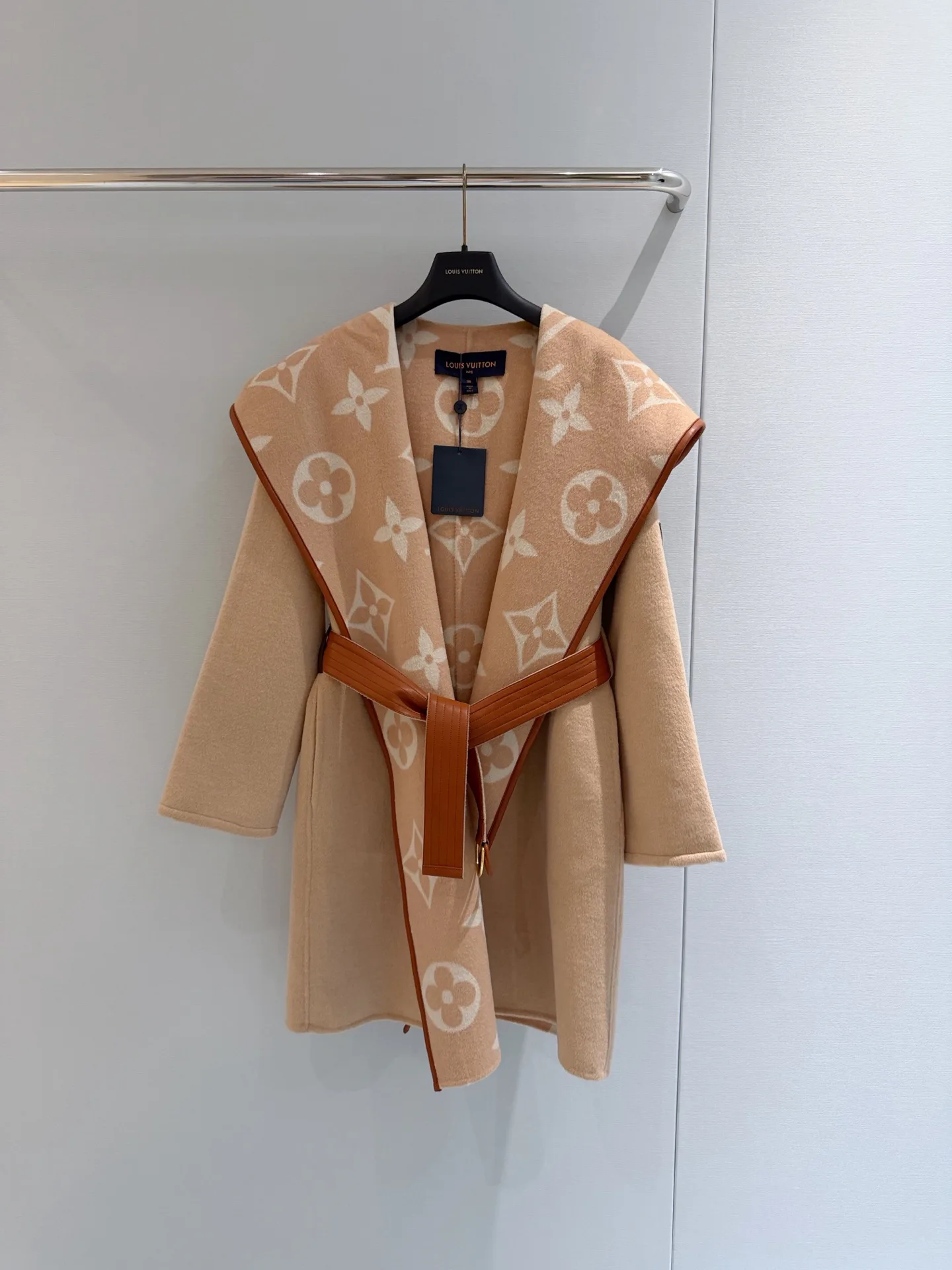 Пальто Женские Louis Vuitton 19063211