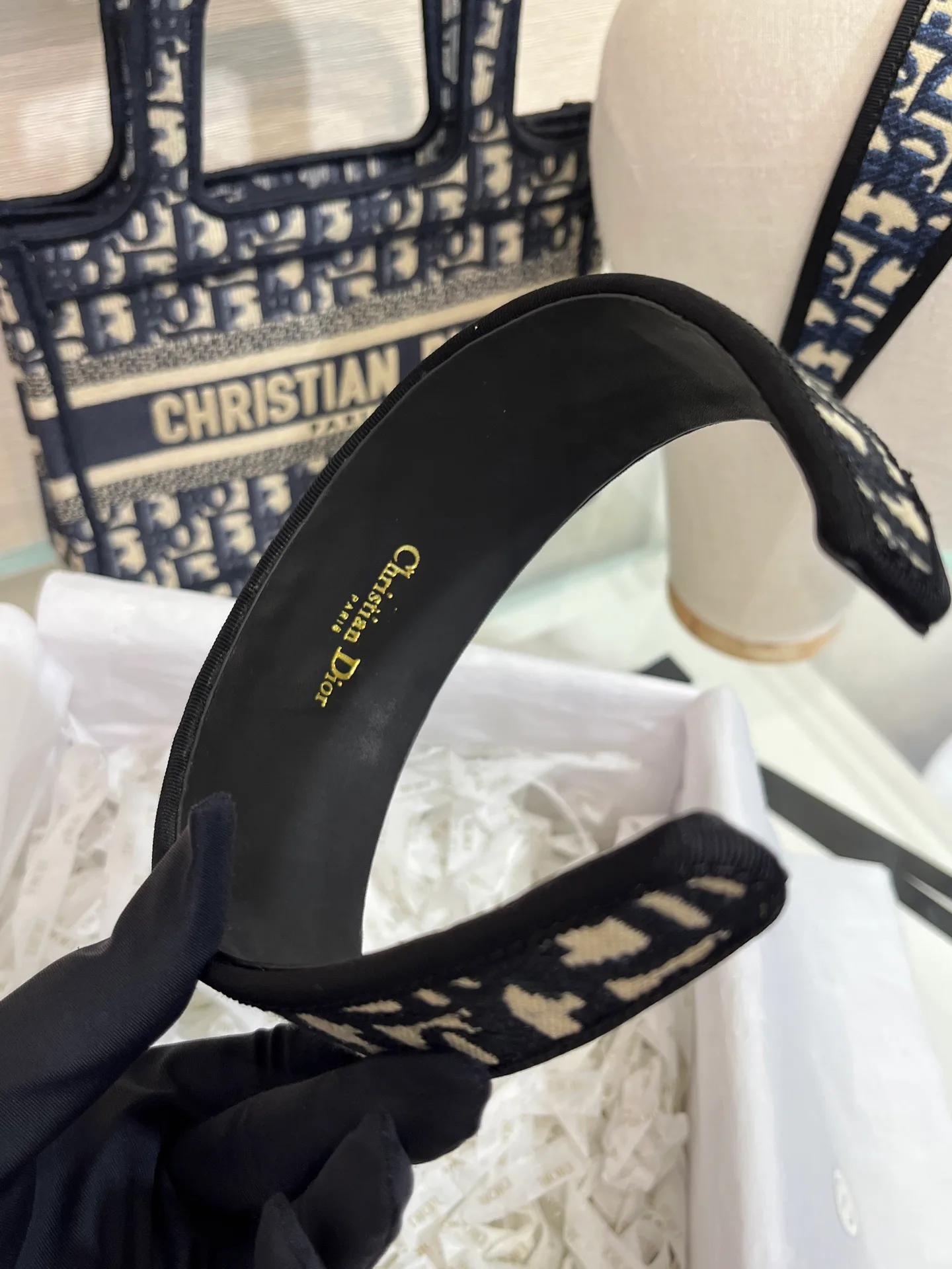 Головные Уборы Christian Dior 11693557