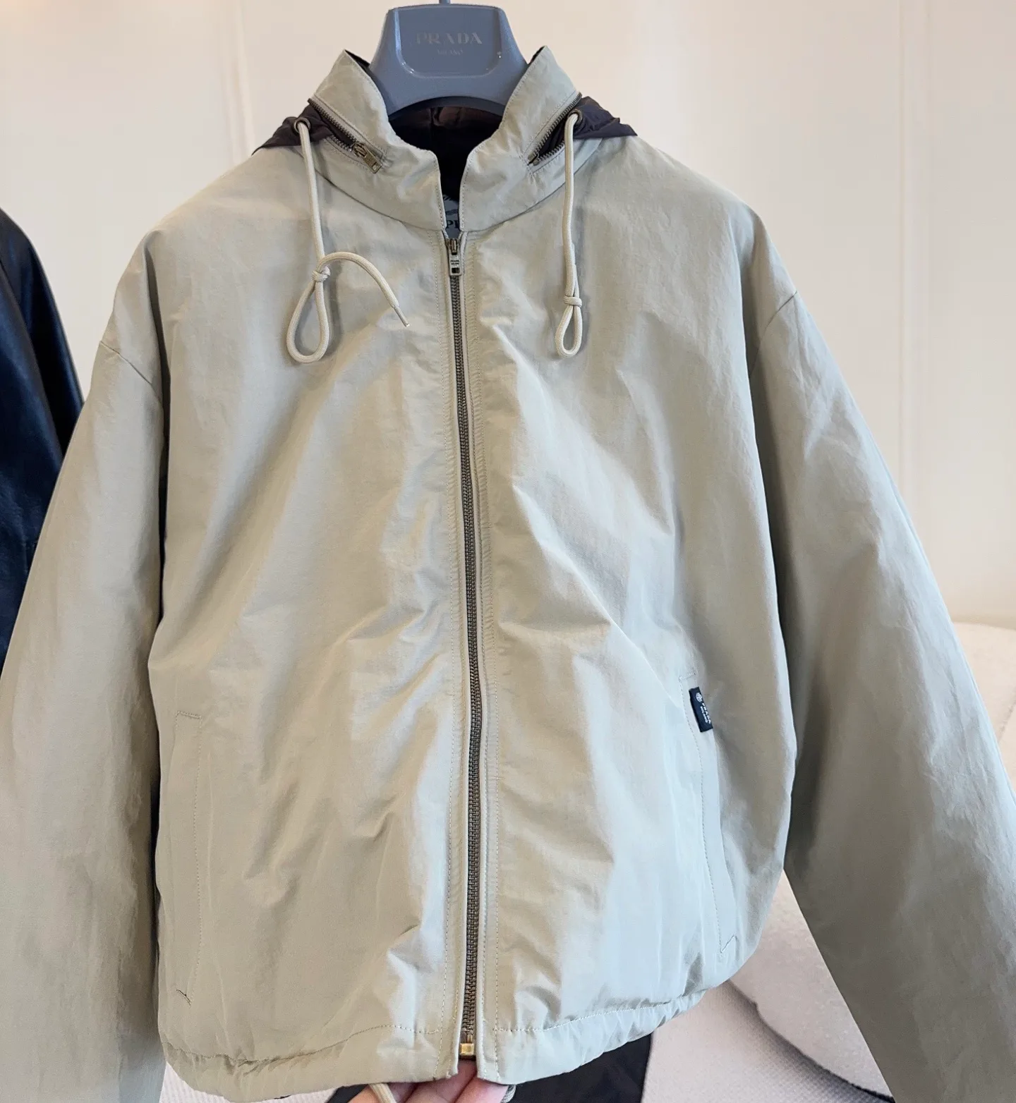 Куртки И Пуховики Женские Prada 18689569