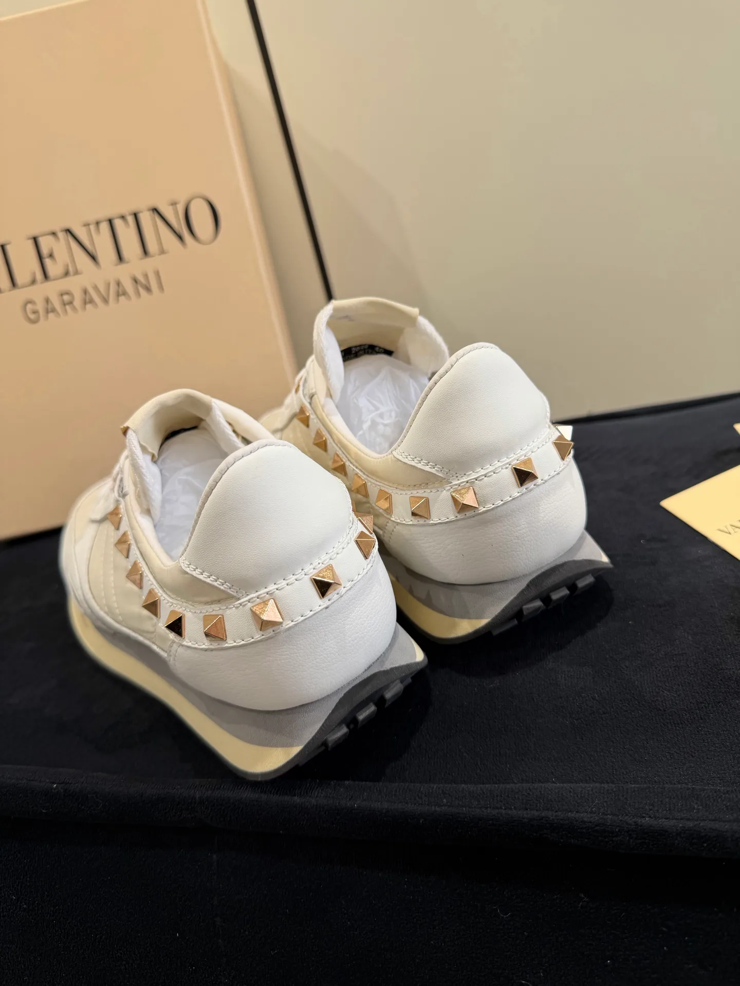 Кроссовки Женские Valentino 18420825