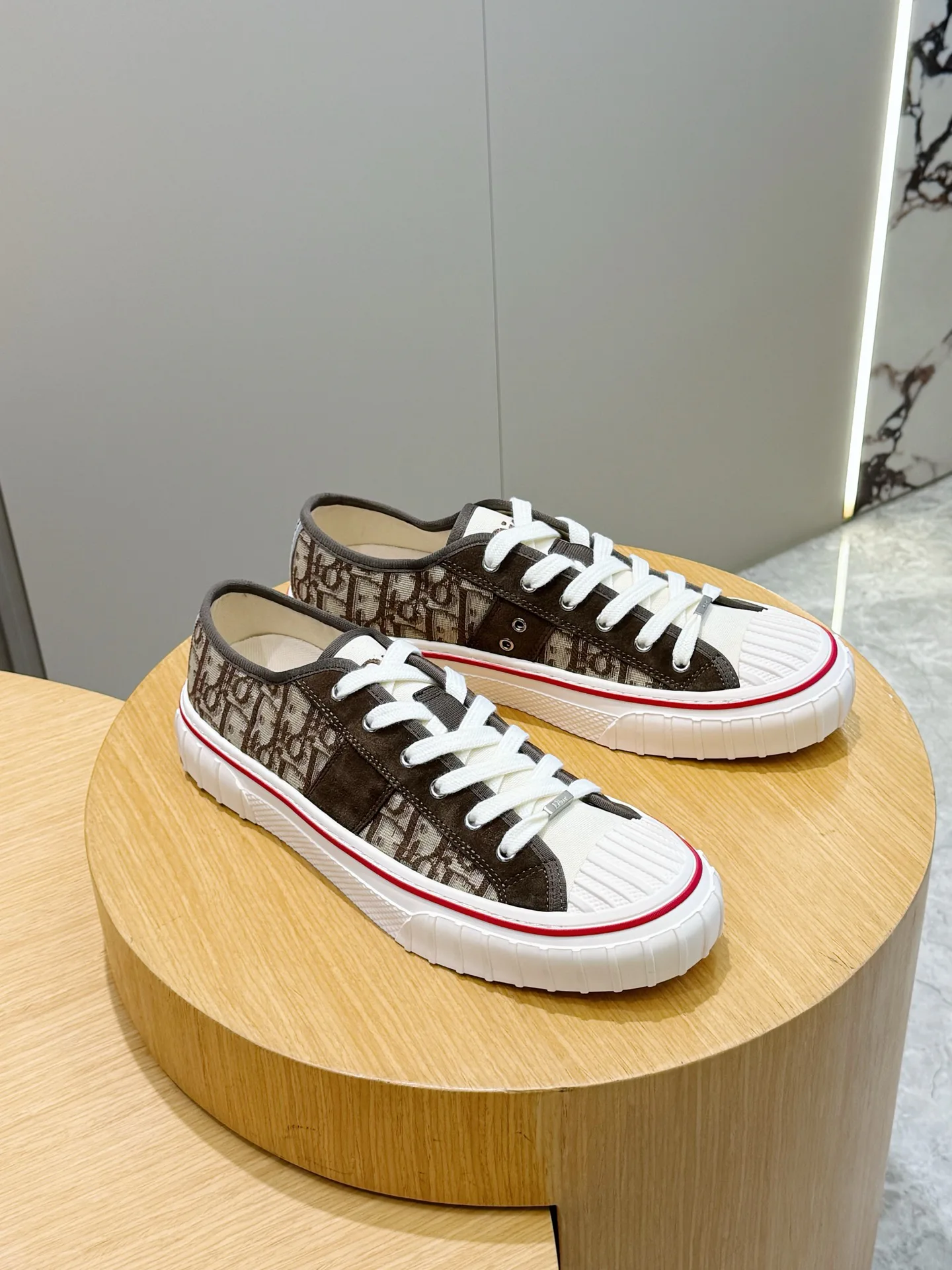 Кроссовки Женские Christian Dior 18101565