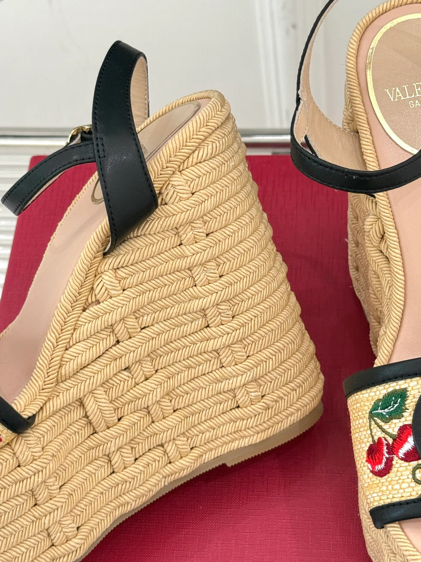 Босоножки Женские Valentino 27918