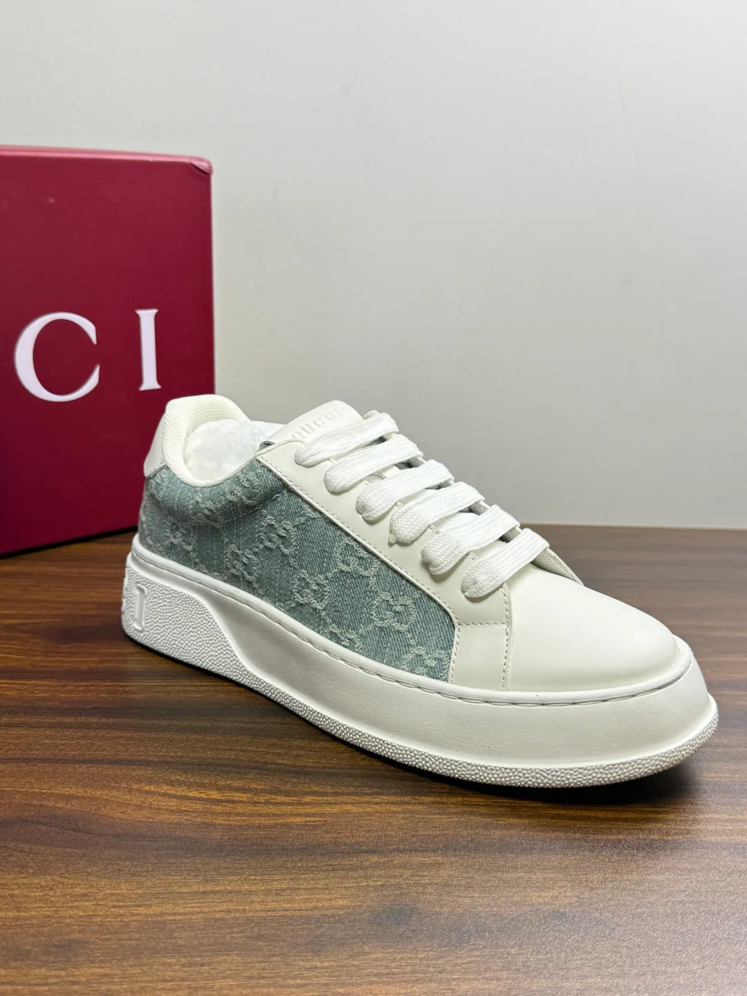 Кроссовки Женские Gucci 19659292