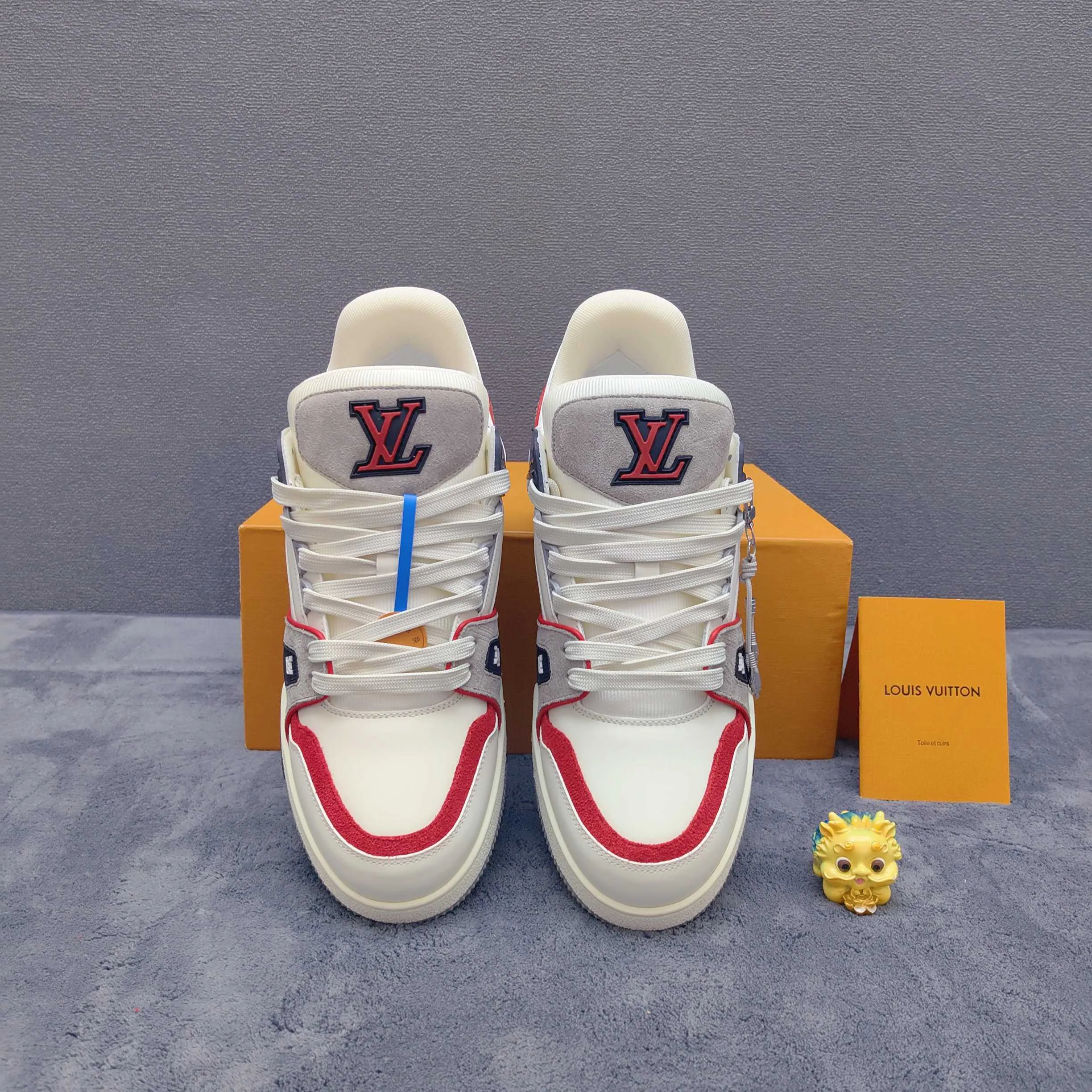 Кроссовки Женские Louis Vuitton 17957138