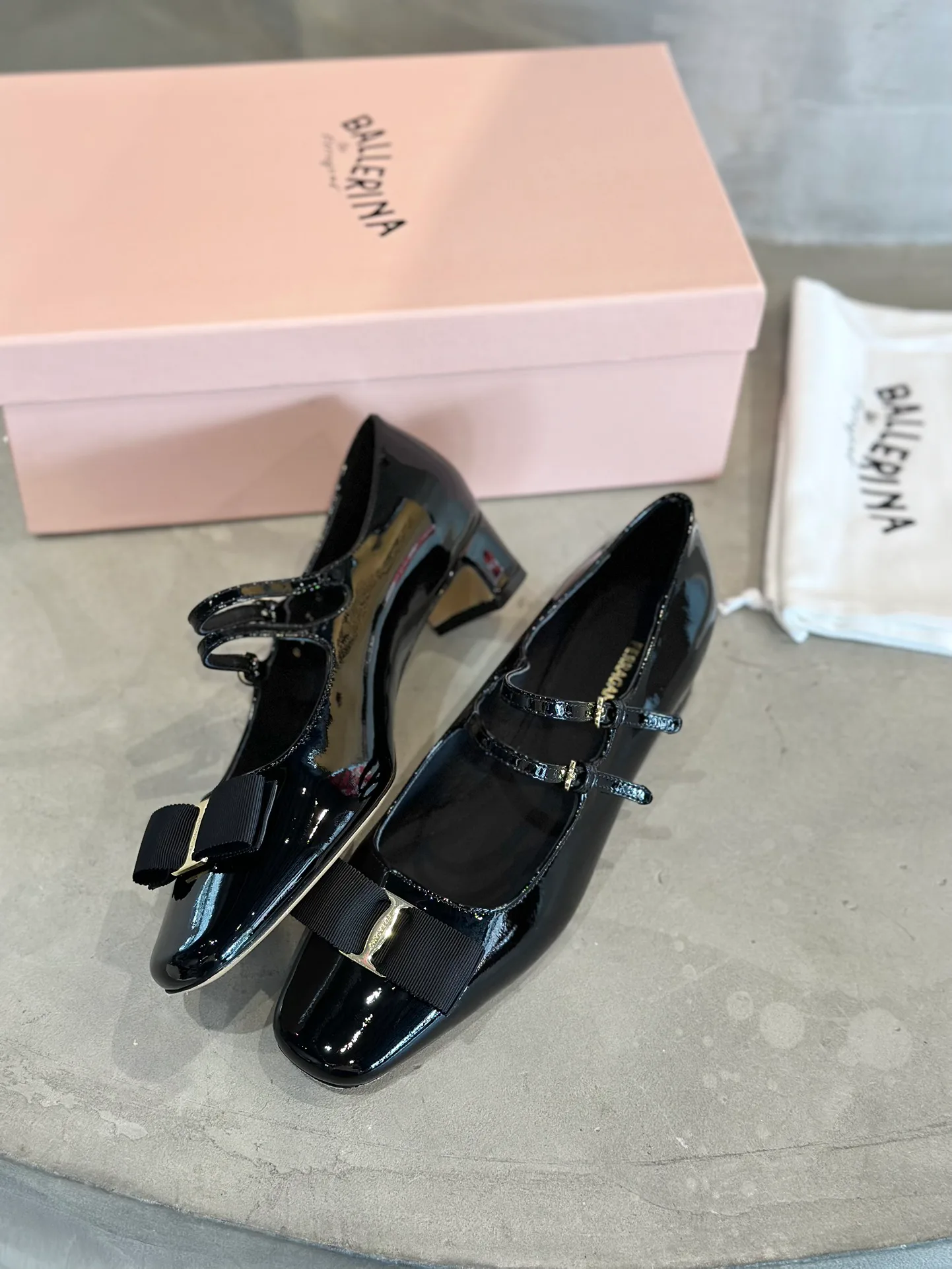 Туфли Женские Salvatore Ferragamo 13368386