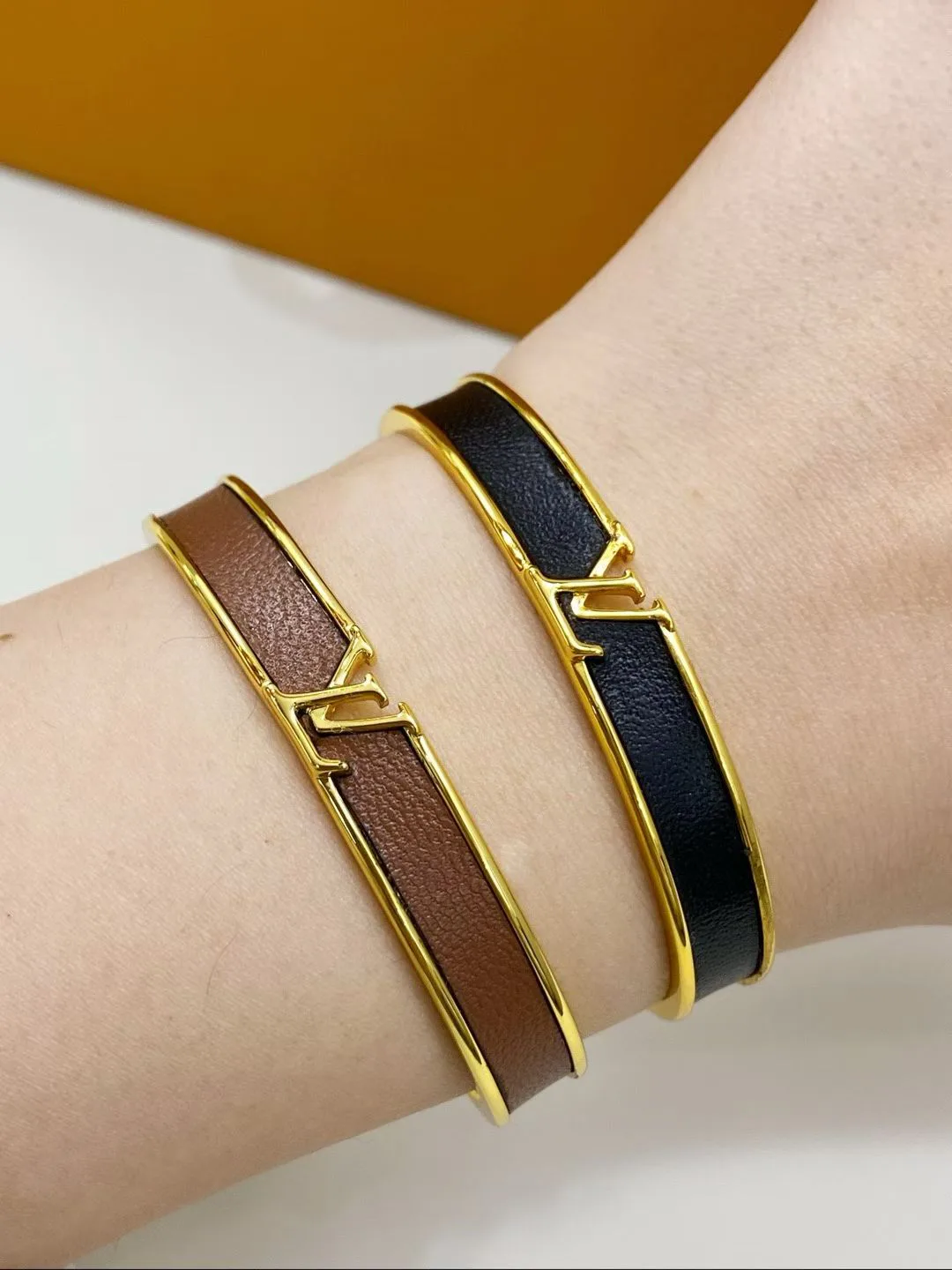 Бижутерия Louis Vuitton 1540837