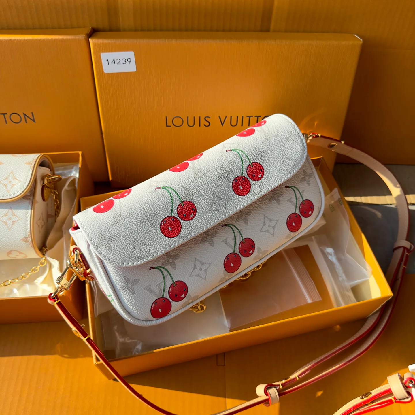 Клатчи Женские Louis Vuitton 11508445