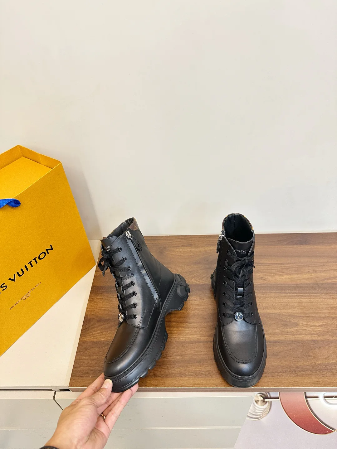 Ботинки Женские Louis Vuitton 1468755