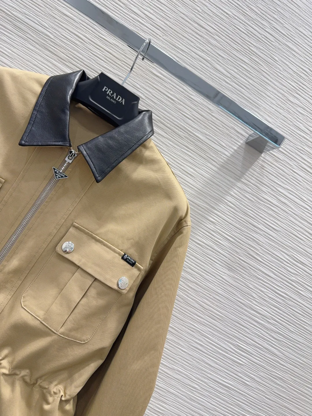 Куртки И Пуховики Женские Prada 18388682