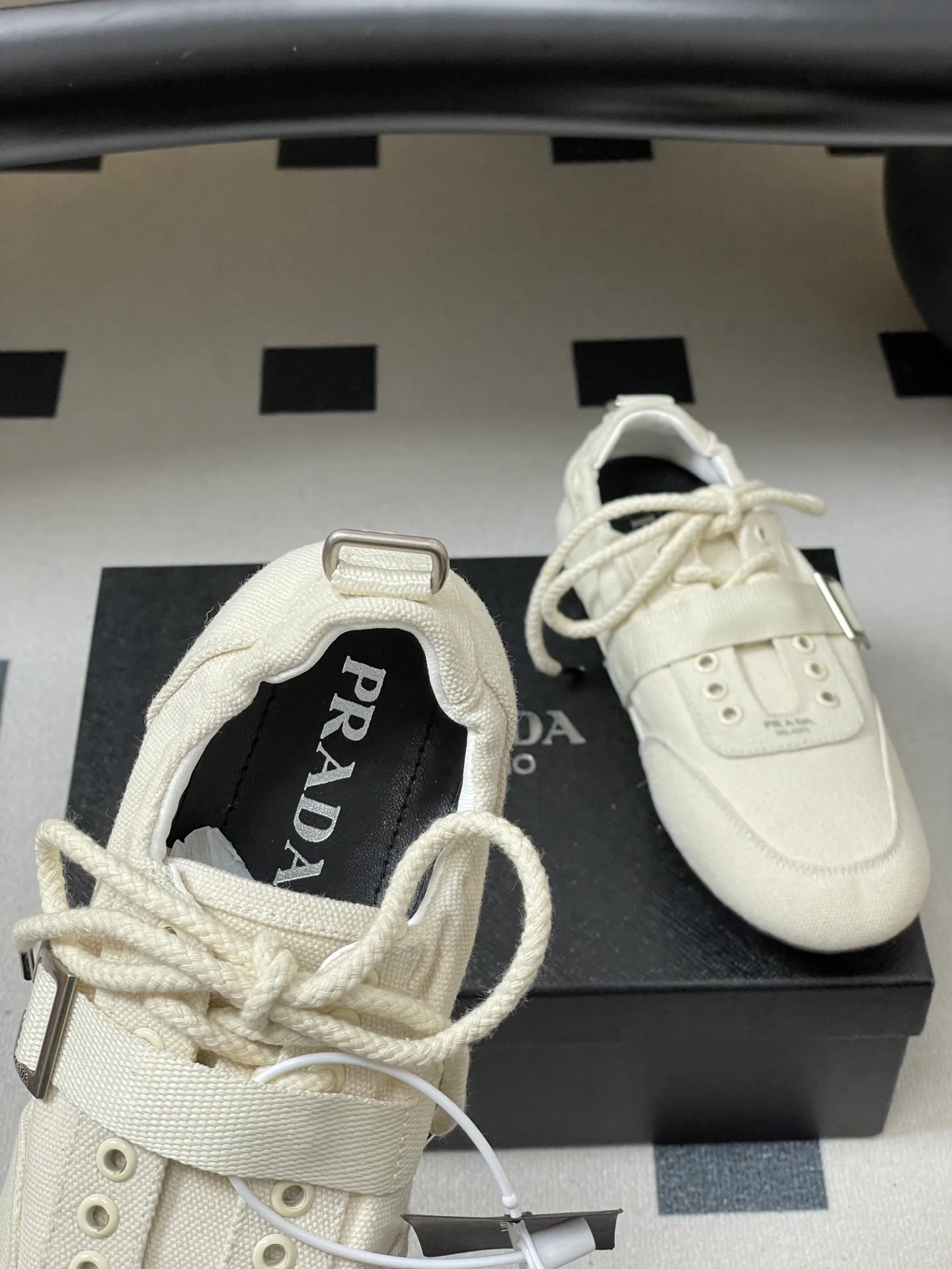 Кроссовки Женские Prada 12880089