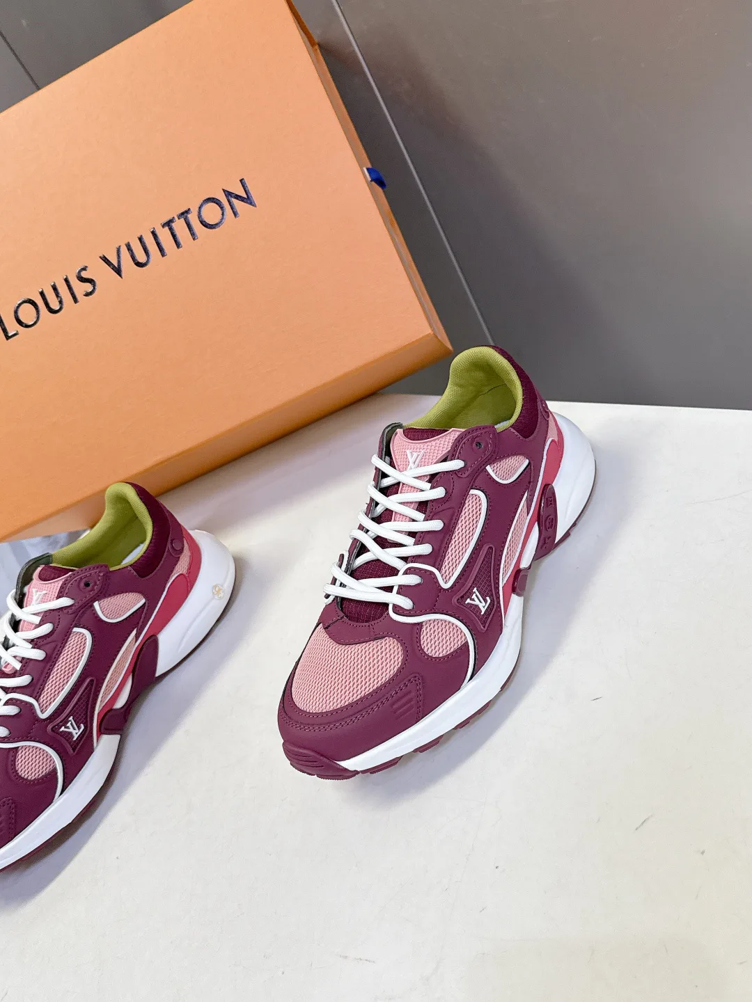 Кроссовки Женские Louis Vuitton 11152708