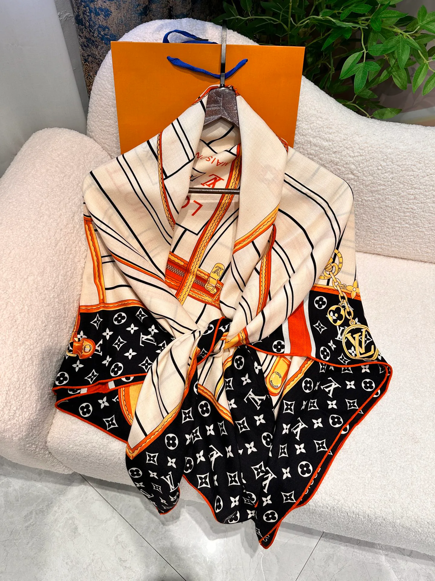 Шарфы Louis Vuitton 11910615