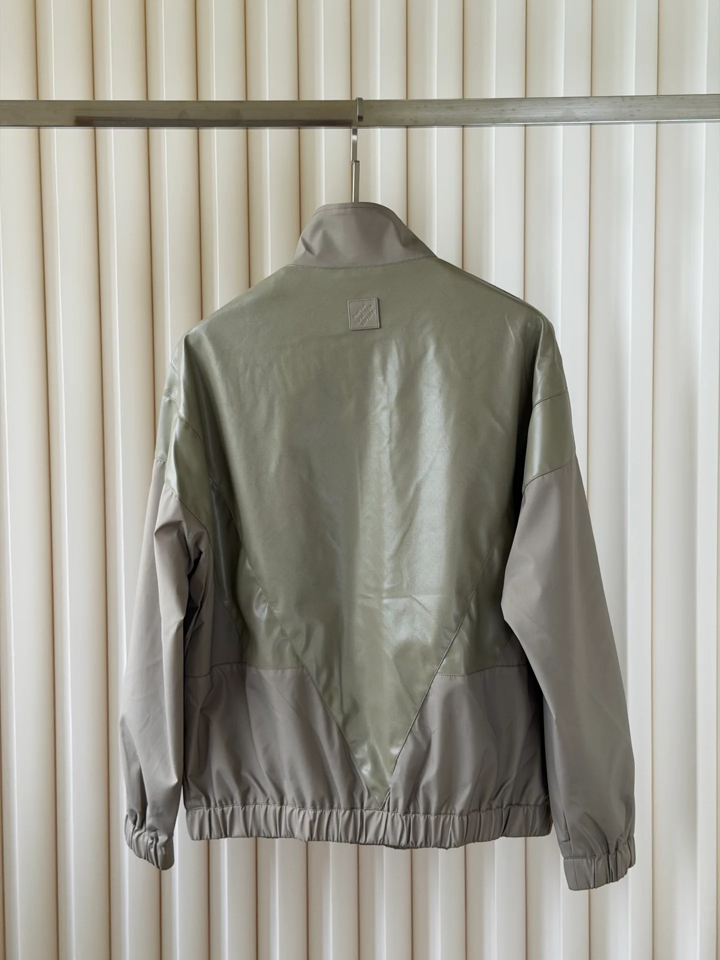 Куртки И Пуховики Мужские Louis Vuitton 17660657