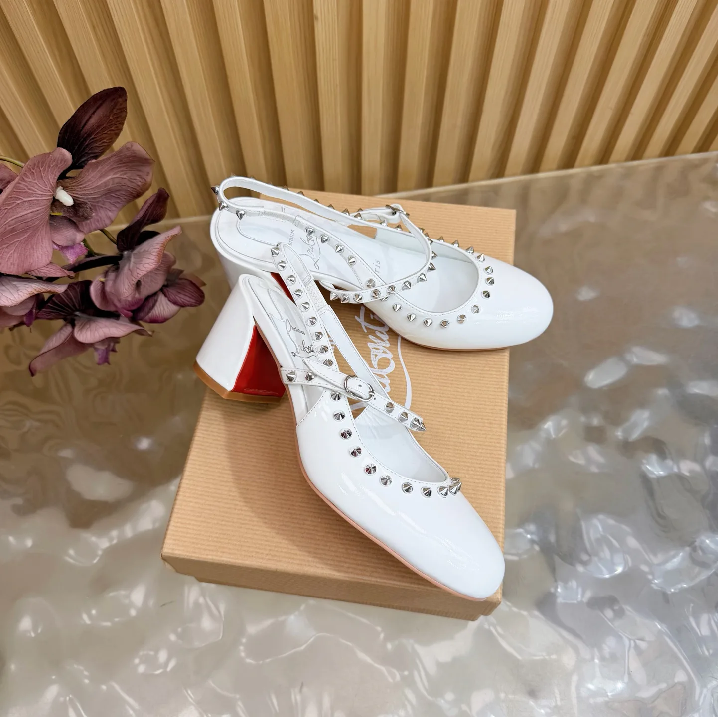 Босоножки Женские Christian Louboutin 11776984