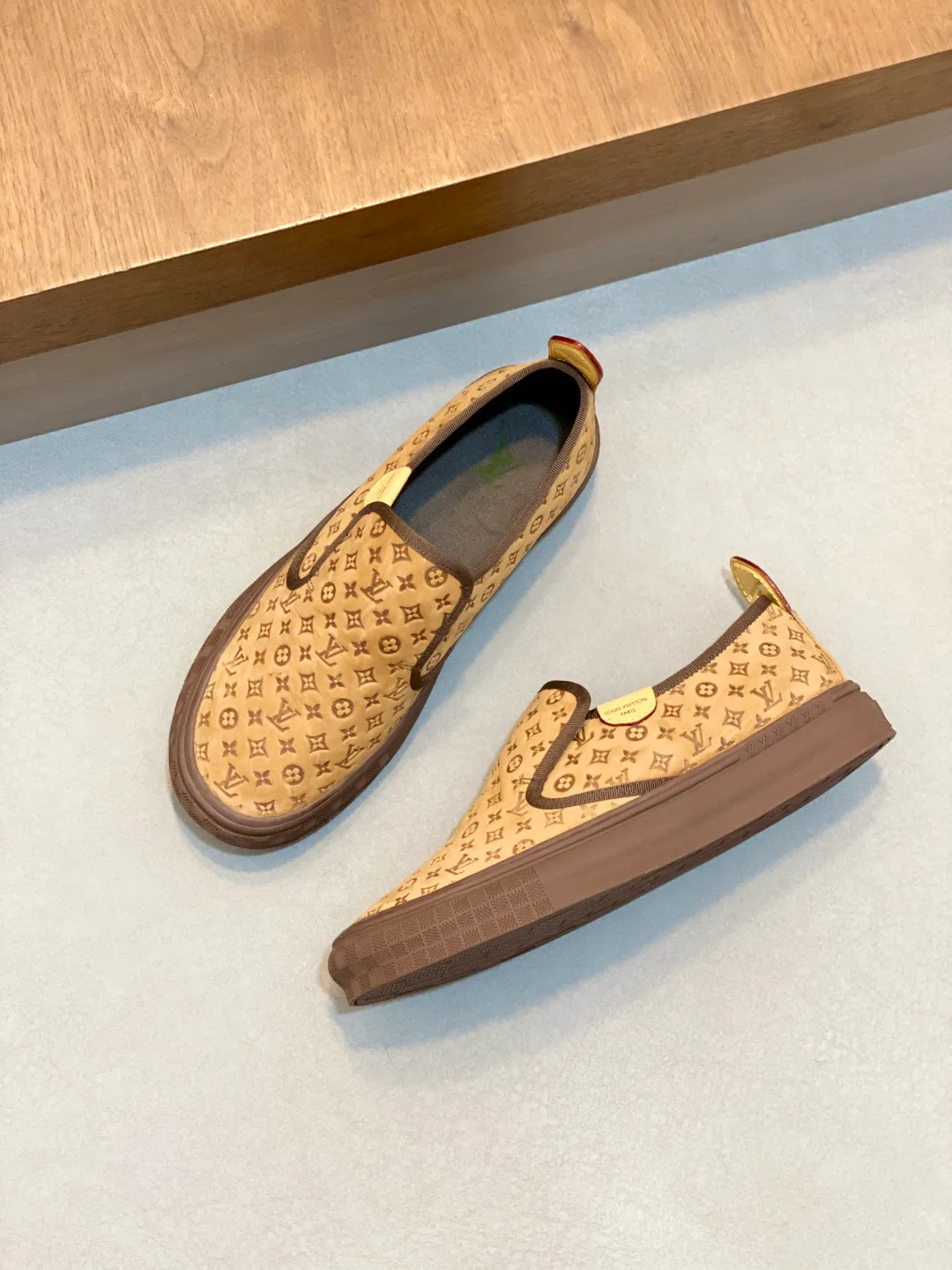 Кроссовки Мужские Louis Vuitton 18707536