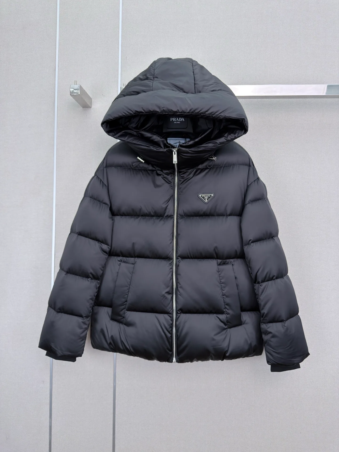 Куртки И Пуховики Женские Prada 18600988