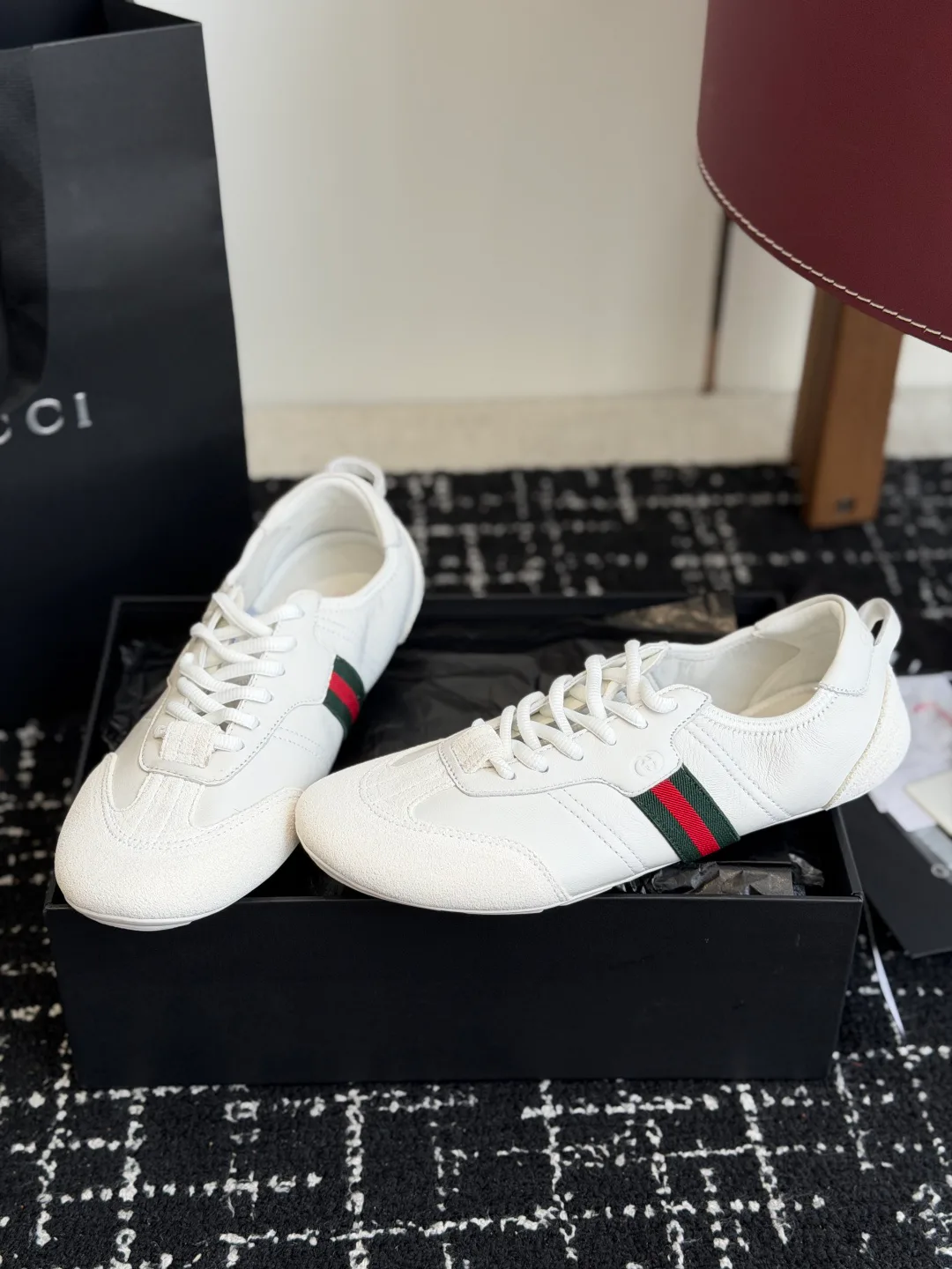 Кроссовки Женские Gucci 18121098