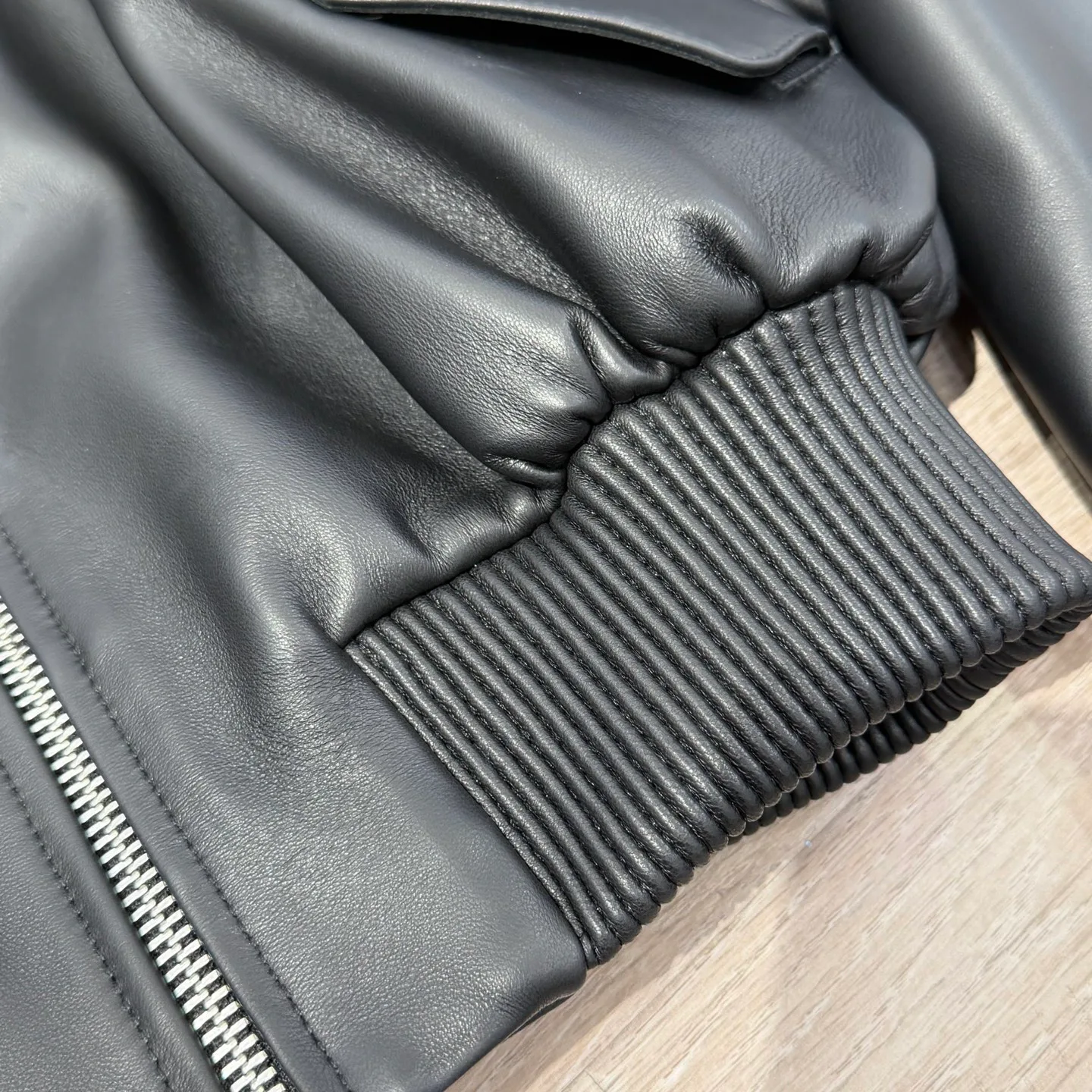 Кожаные Куртки И Дублёнки Женские Givenchy 13132566