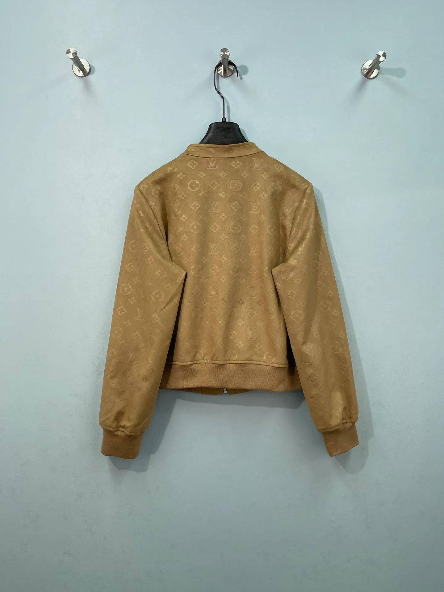 Куртки И Пуховики Женские Louis Vuitton 17943352
