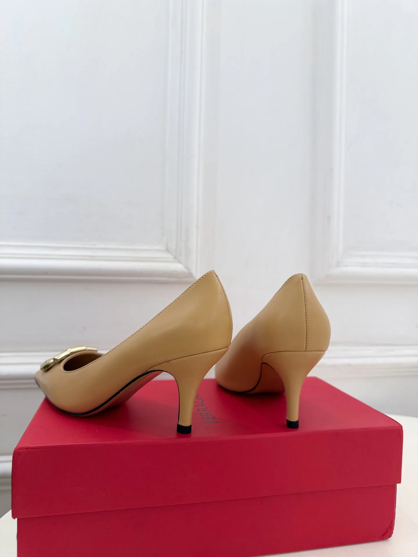 Туфли Женские Salvatore Ferragamo 18034101