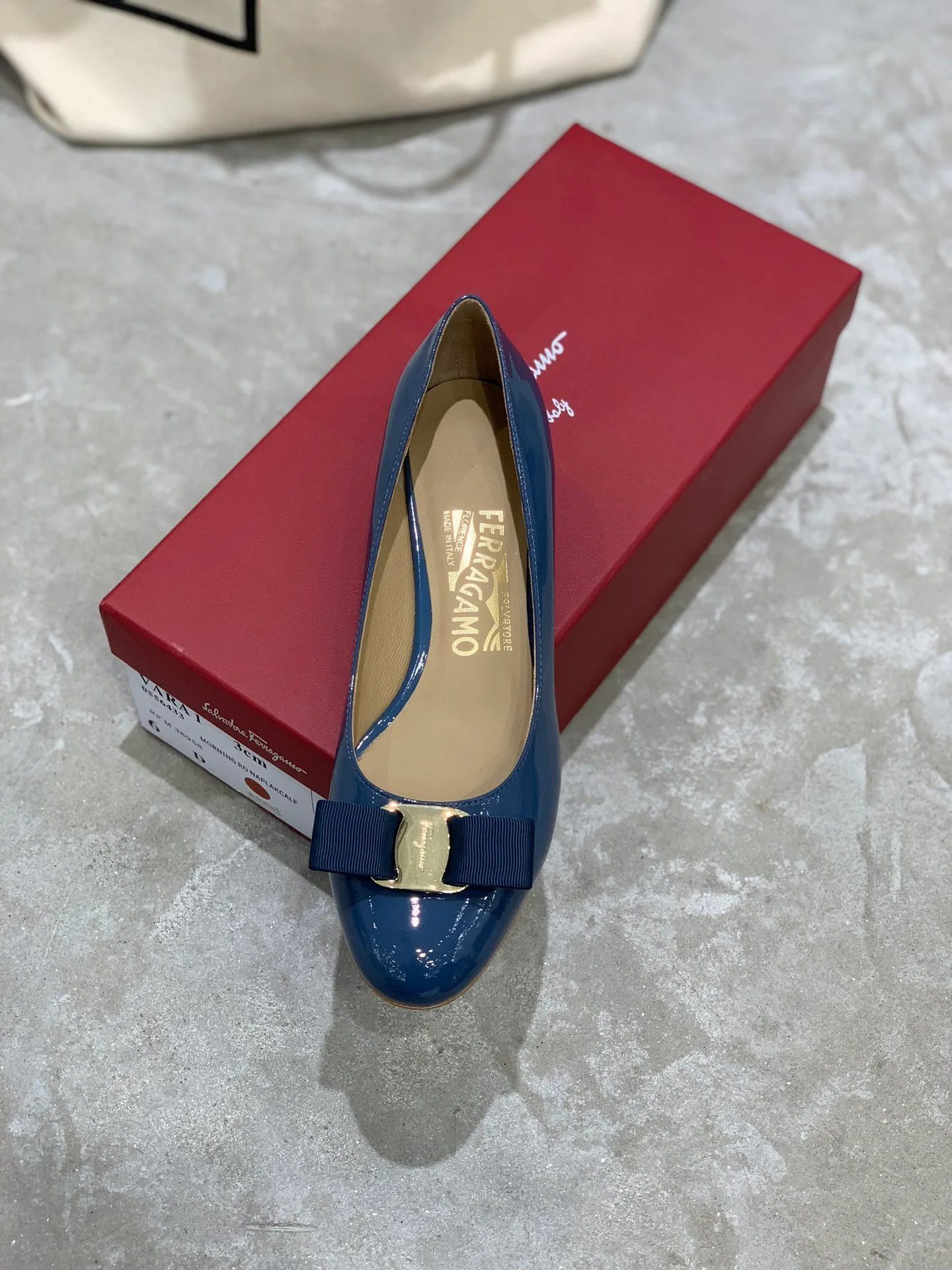 Балетки Женские Salvatore Ferragamo 18340662