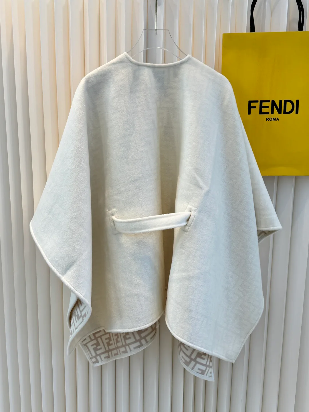 Пальто Женские Fendi 18980919