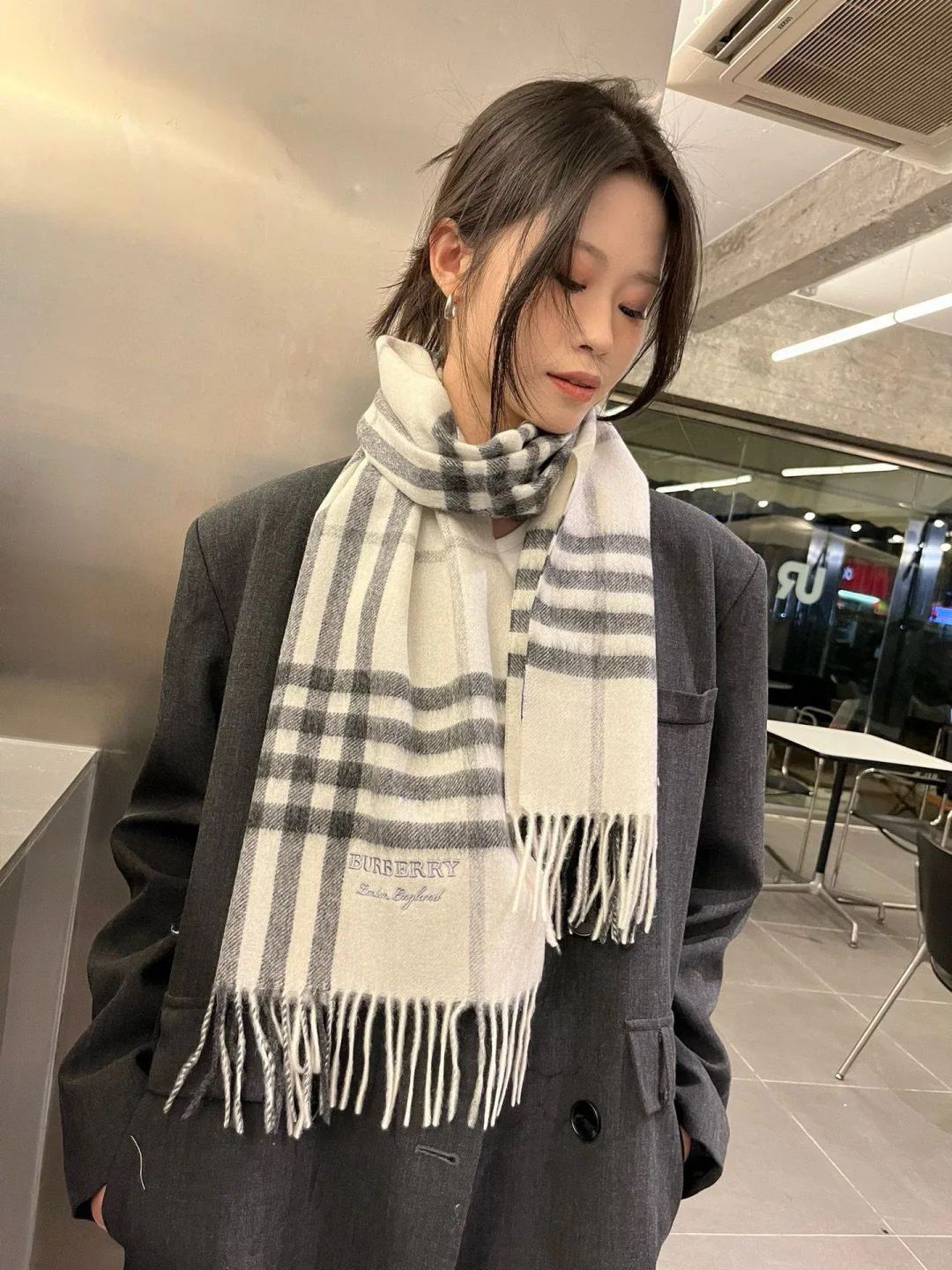 Шарфы Burberry 4549912