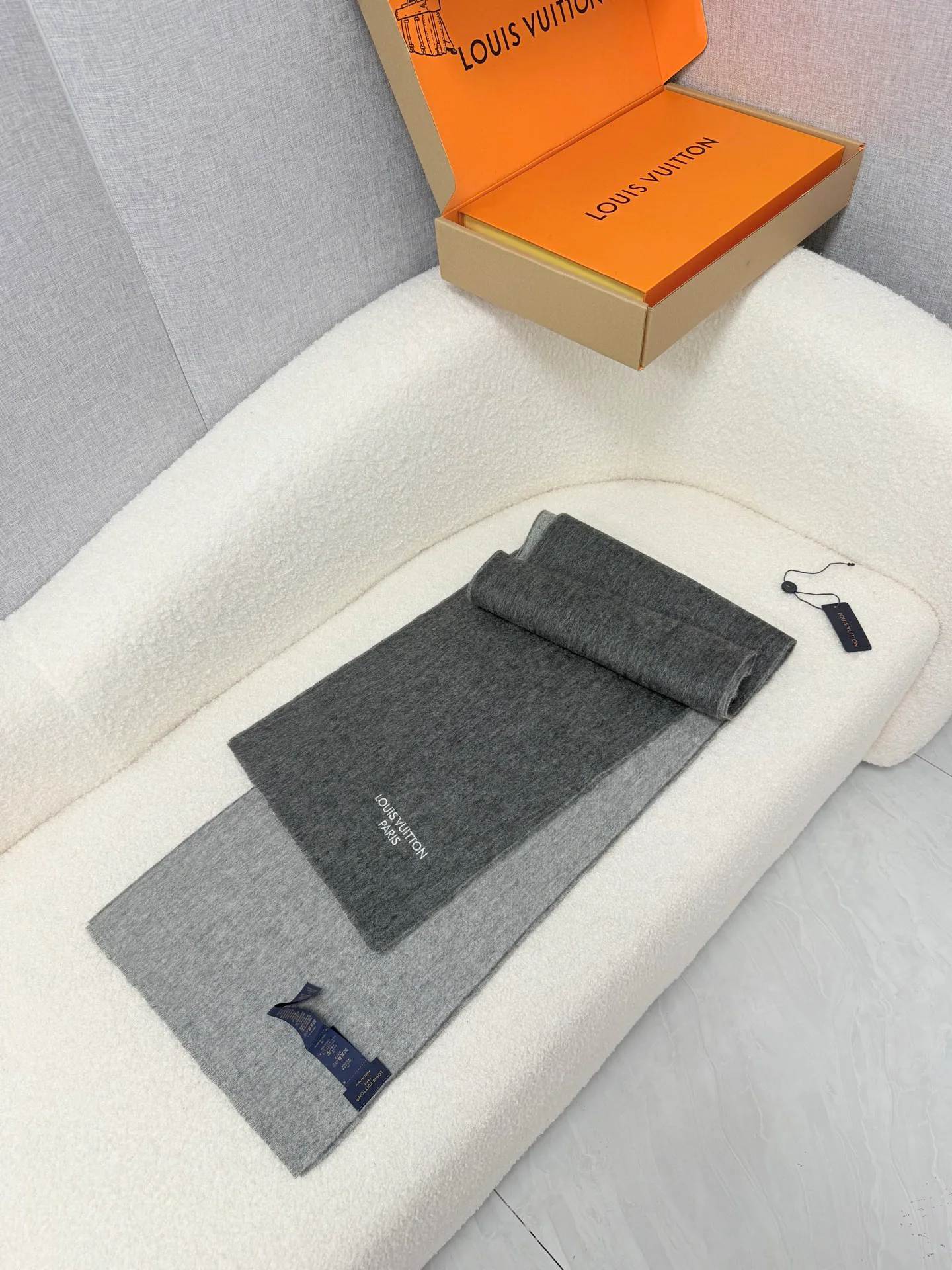 Шарфы Louis Vuitton 18574653