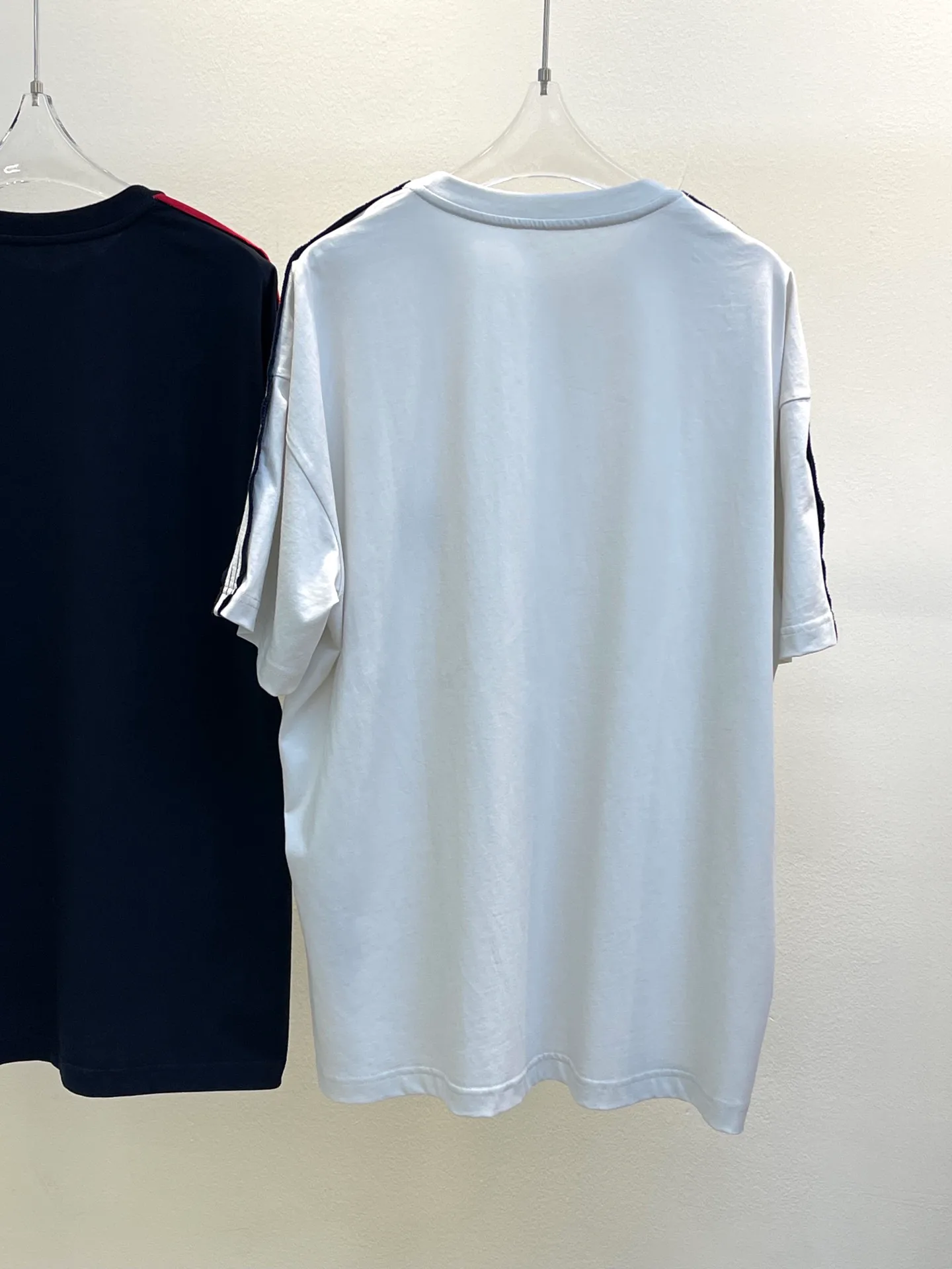 Футболки Женские Balenciaga 13404460