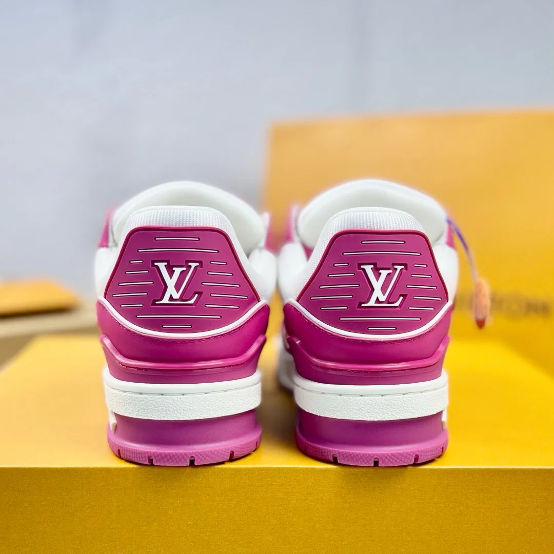 Кроссовки Женские Louis Vuitton 2679365