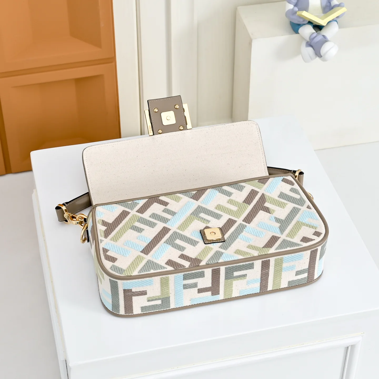 Классические Сумки Женские Fendi 18004261