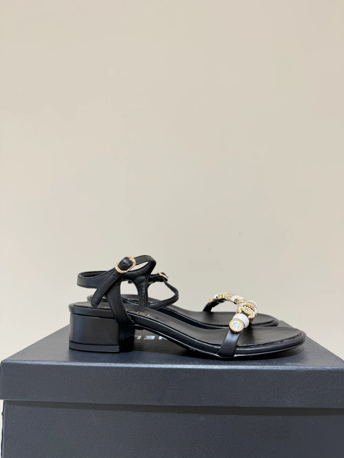 Босоножки Женские Chanel 11316778