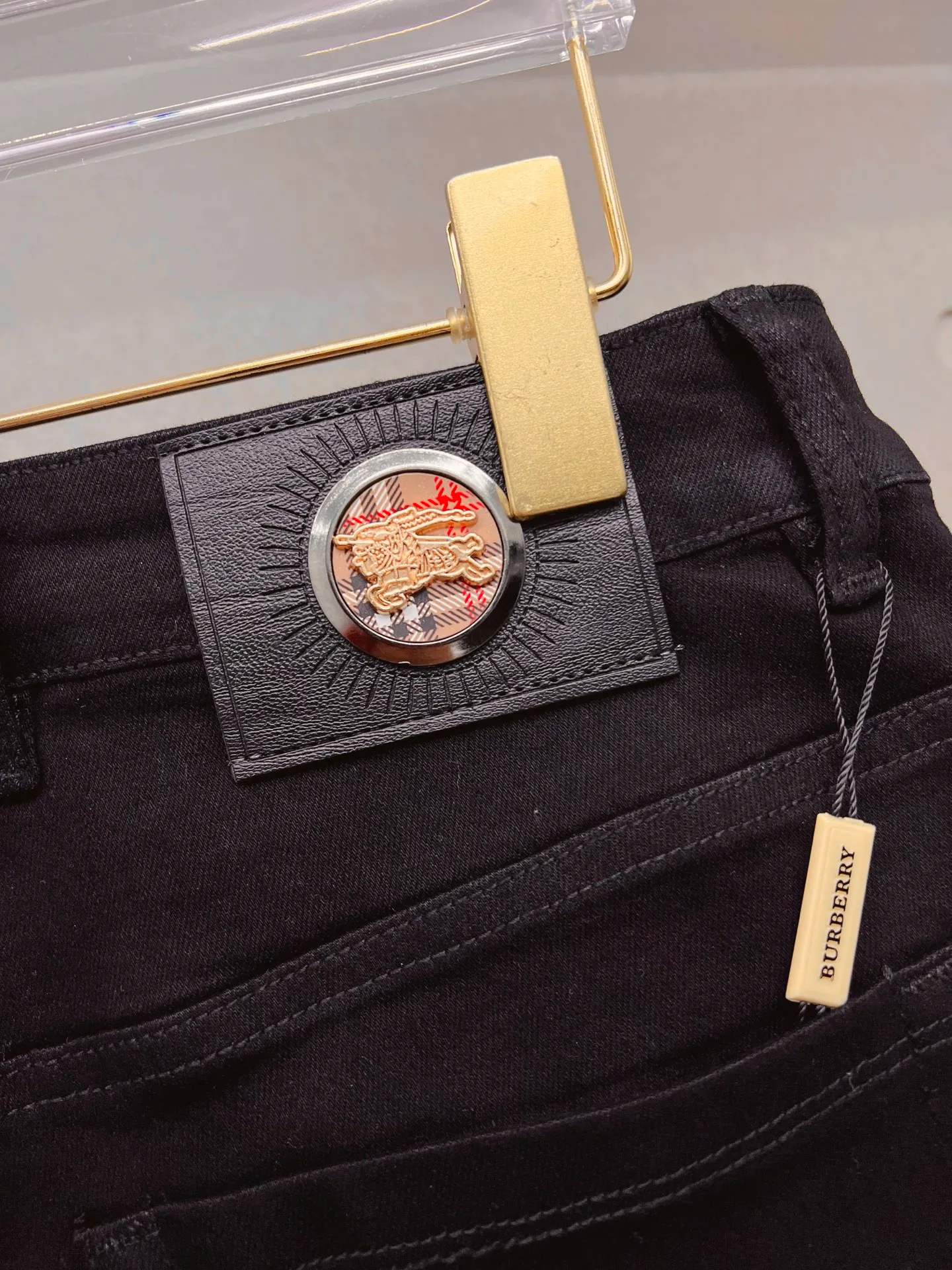 Джинсы Мужские Burberry 18098422