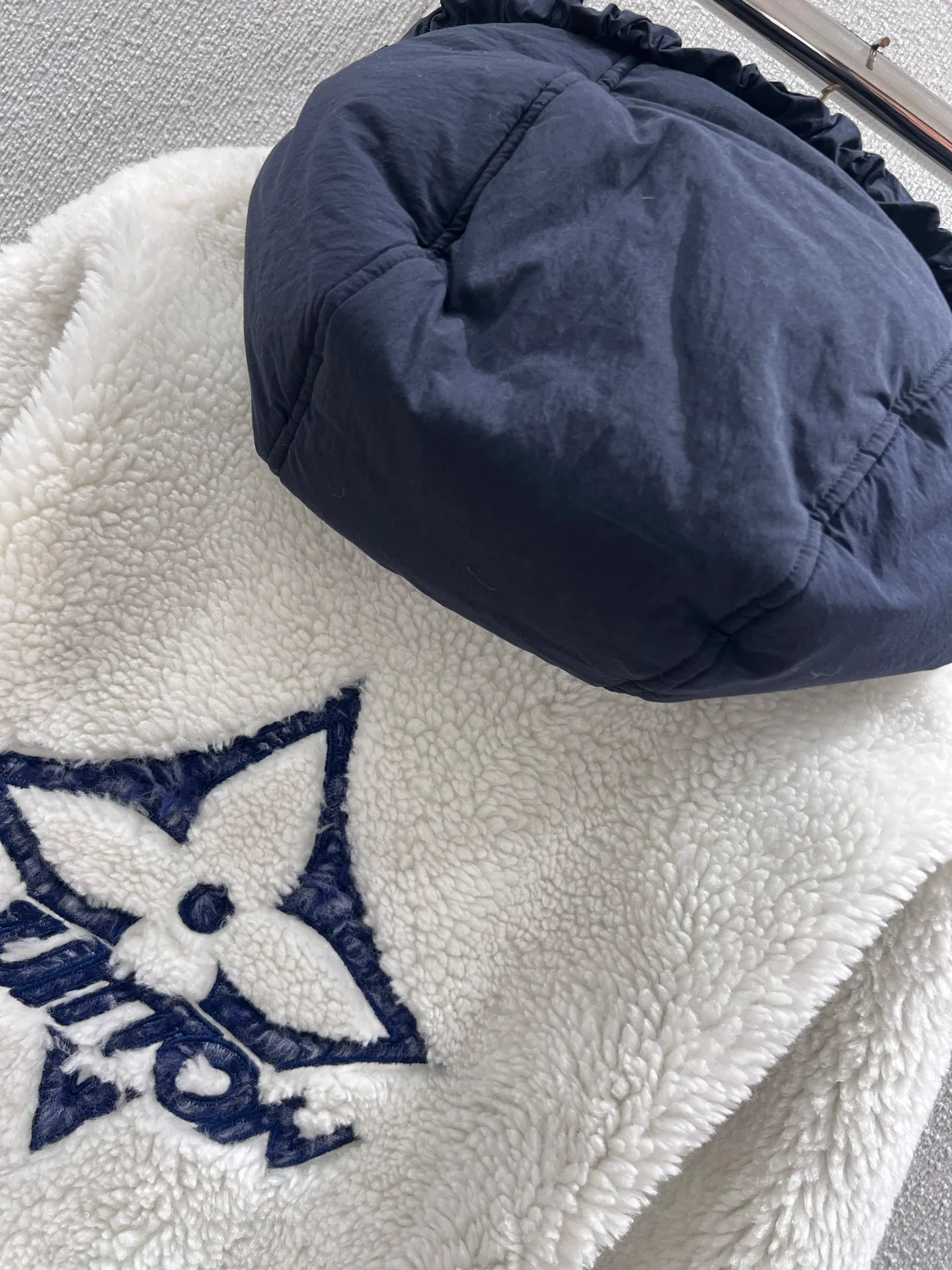 Куртки И Пуховики Женские Louis Vuitton 1068428