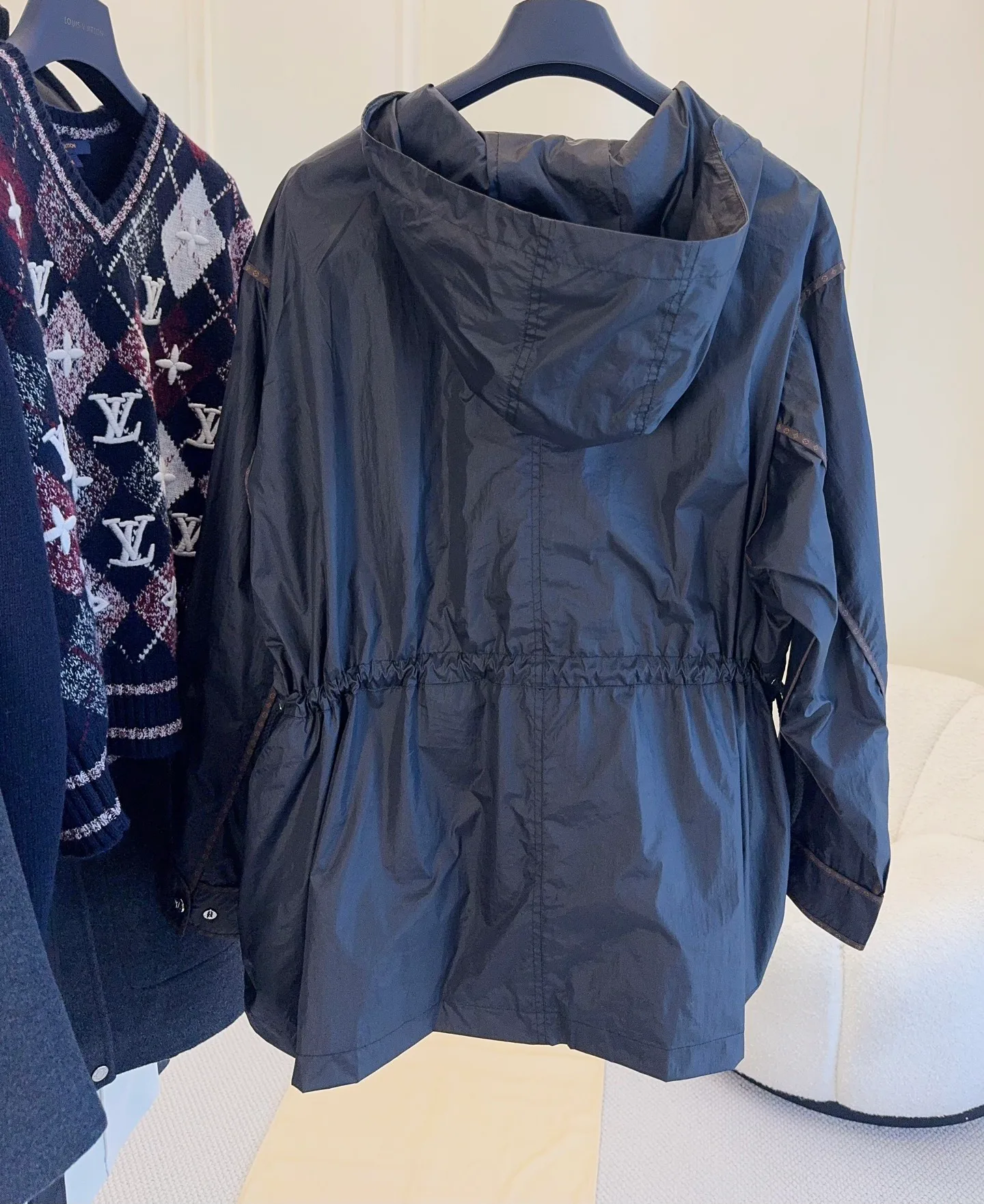 Куртки И Пуховики Женские Louis Vuitton 18923705