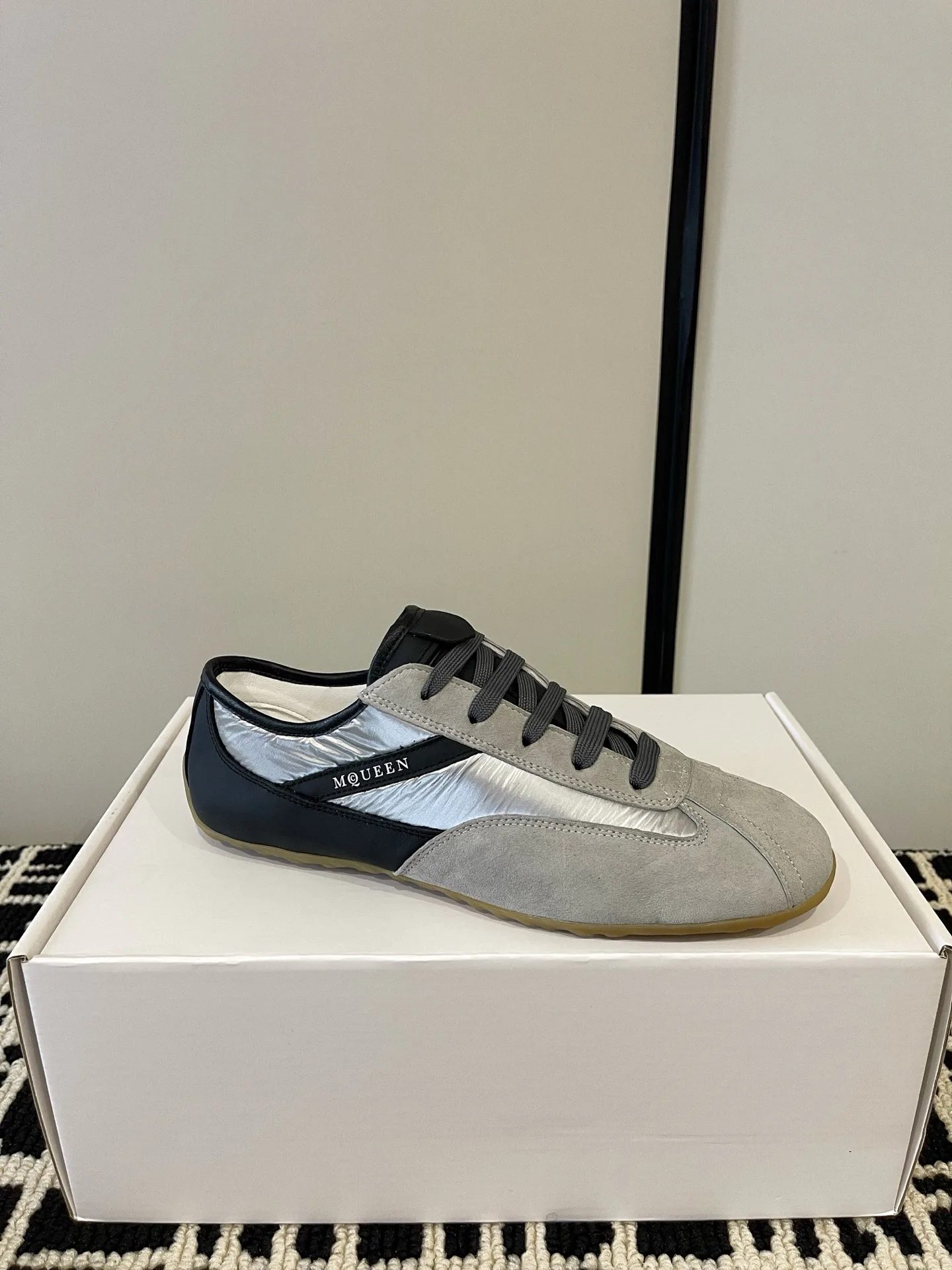 Кроссовки Женские Alexander Mcqueen 18386229