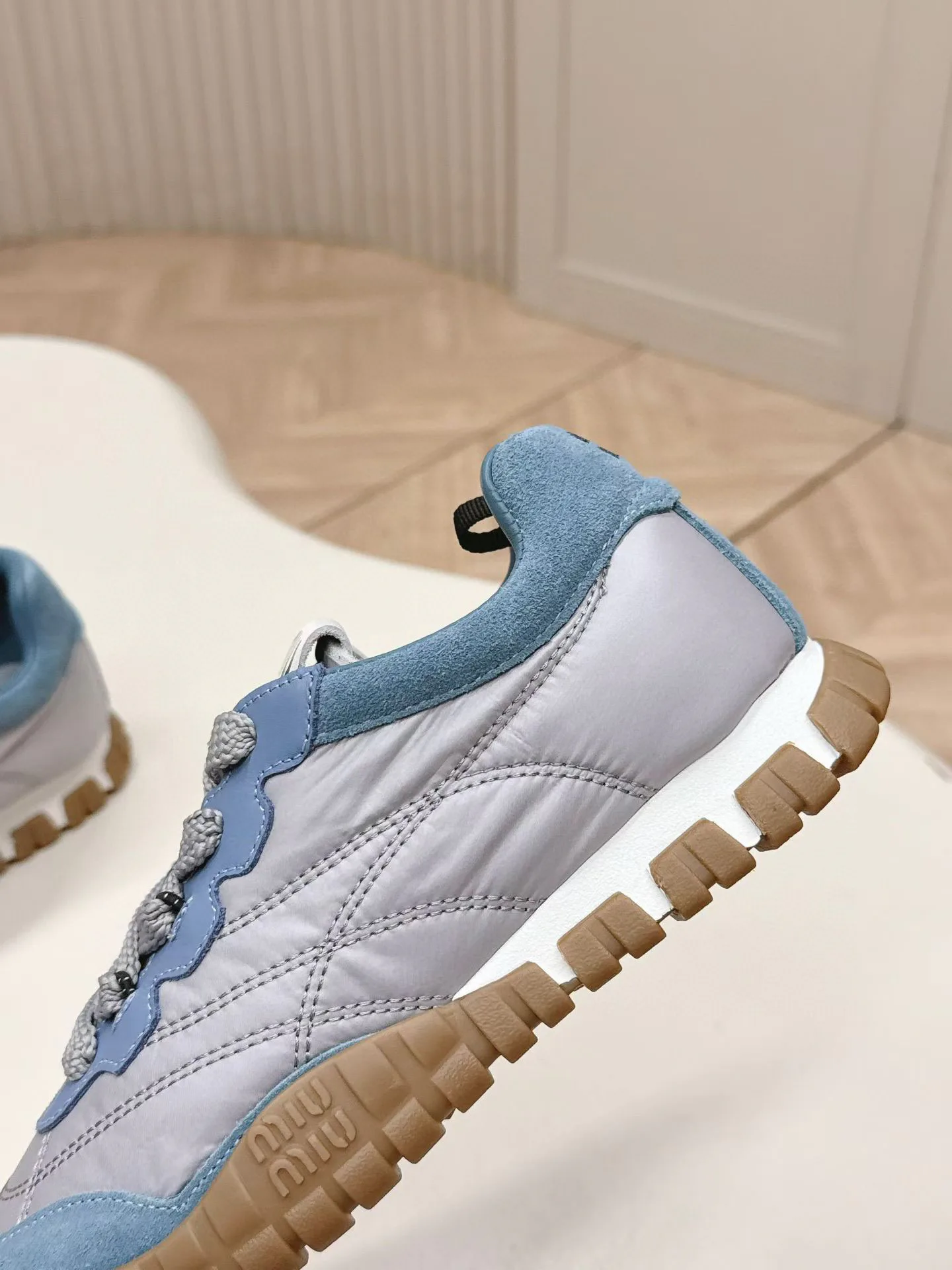 Кроссовки Женские Miu Miu 12700970