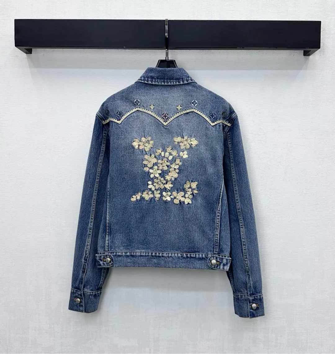 Куртки И Пуховики Женские Louis Vuitton 10533357