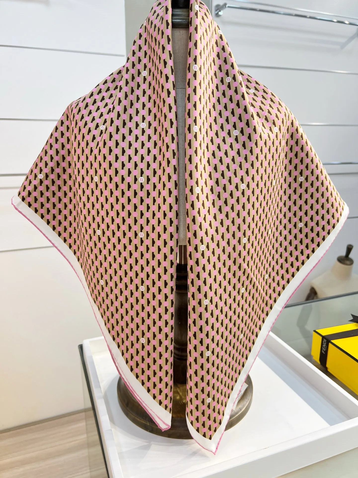 Шарфы Fendi 523796