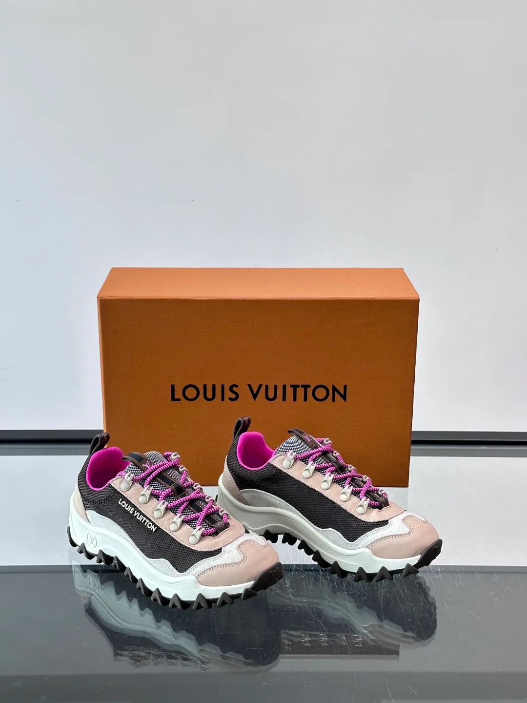Кроссовки Женские Louis Vuitton 13580312