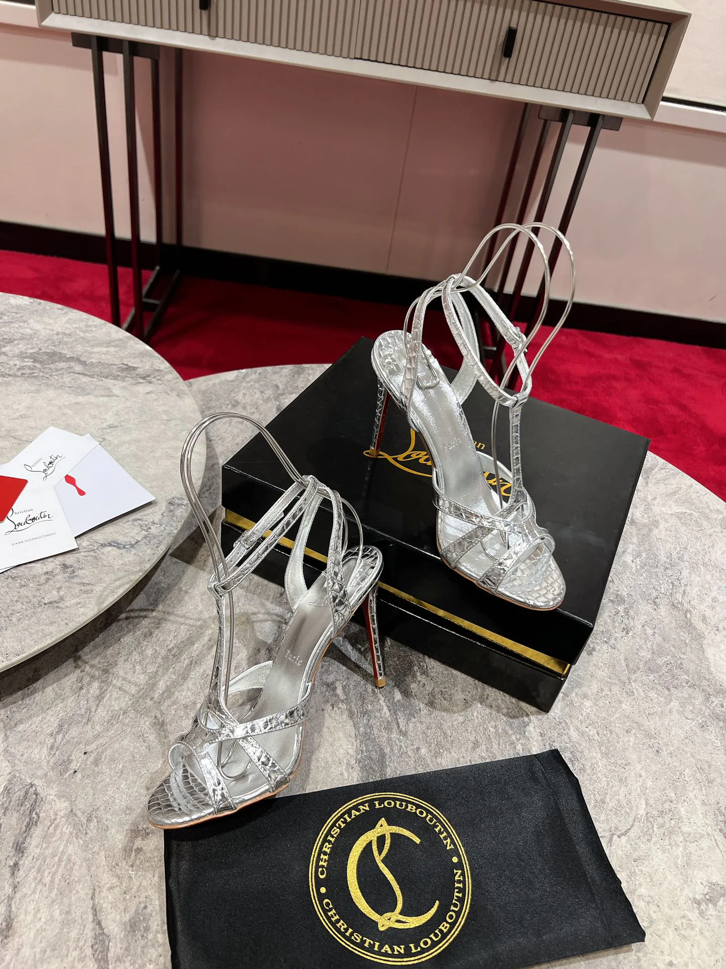 Босоножки Женские Christian Louboutin 14354190