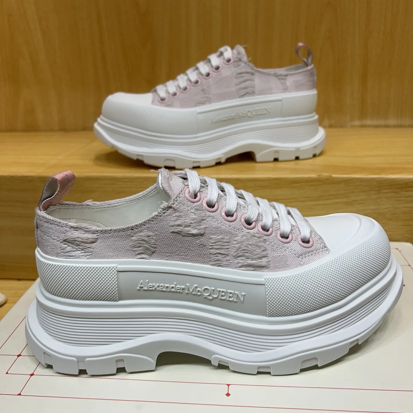 Кроссовки Женские Alexander Mcqueen 17545162