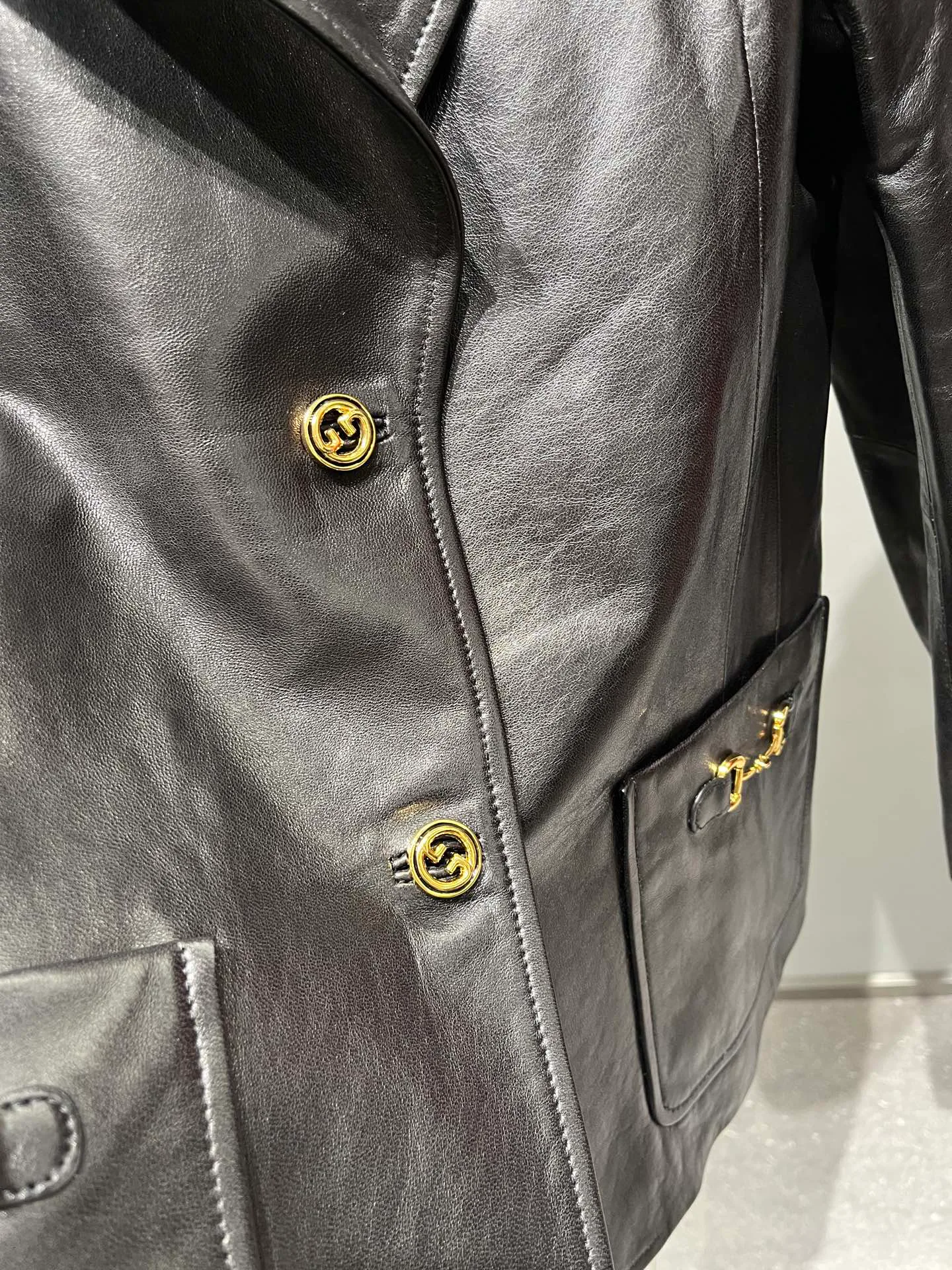 Кожаные Куртки И Дублёнки Женские Gucci 18064727