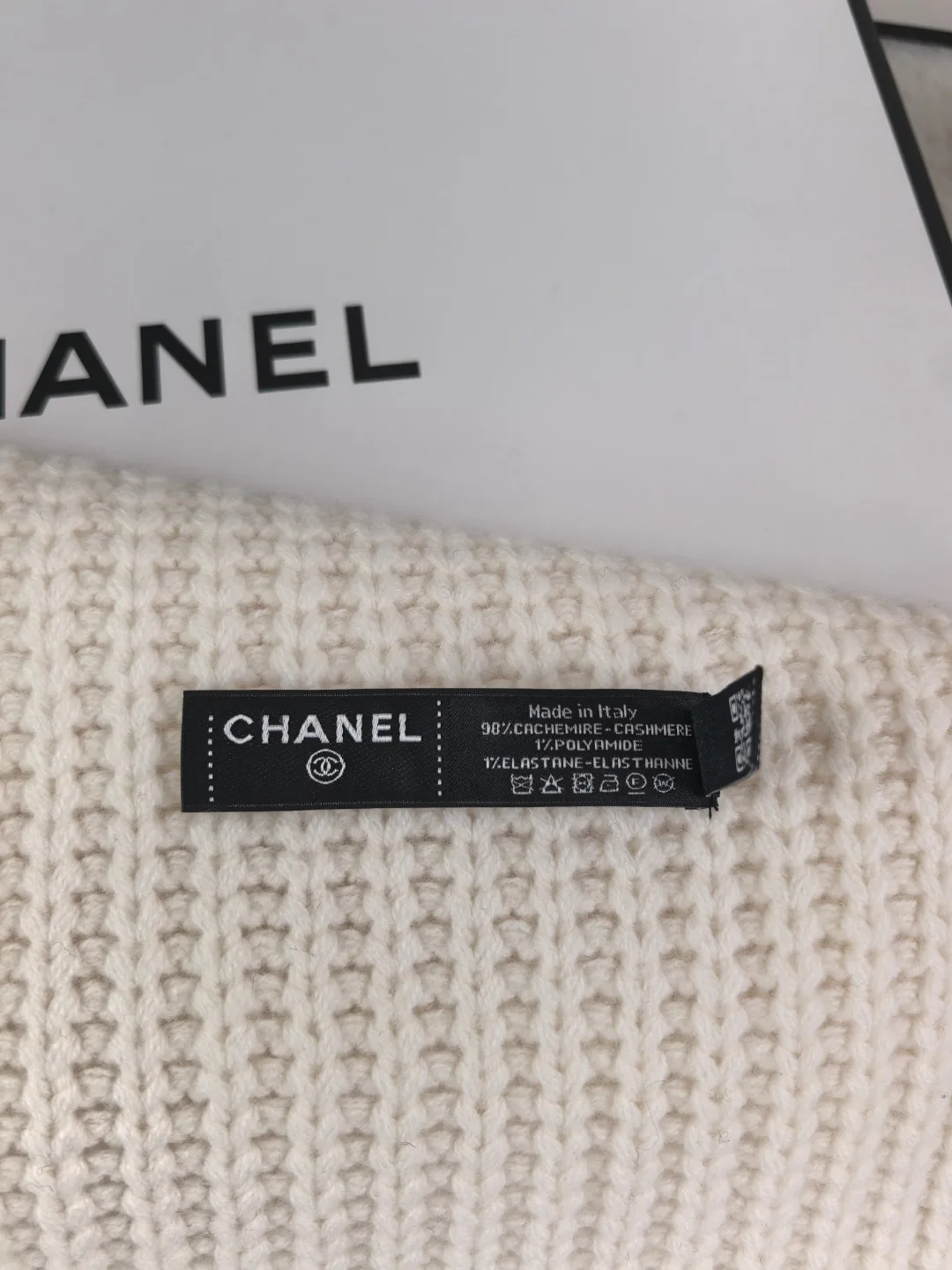 Шарфы Chanel 18137930
