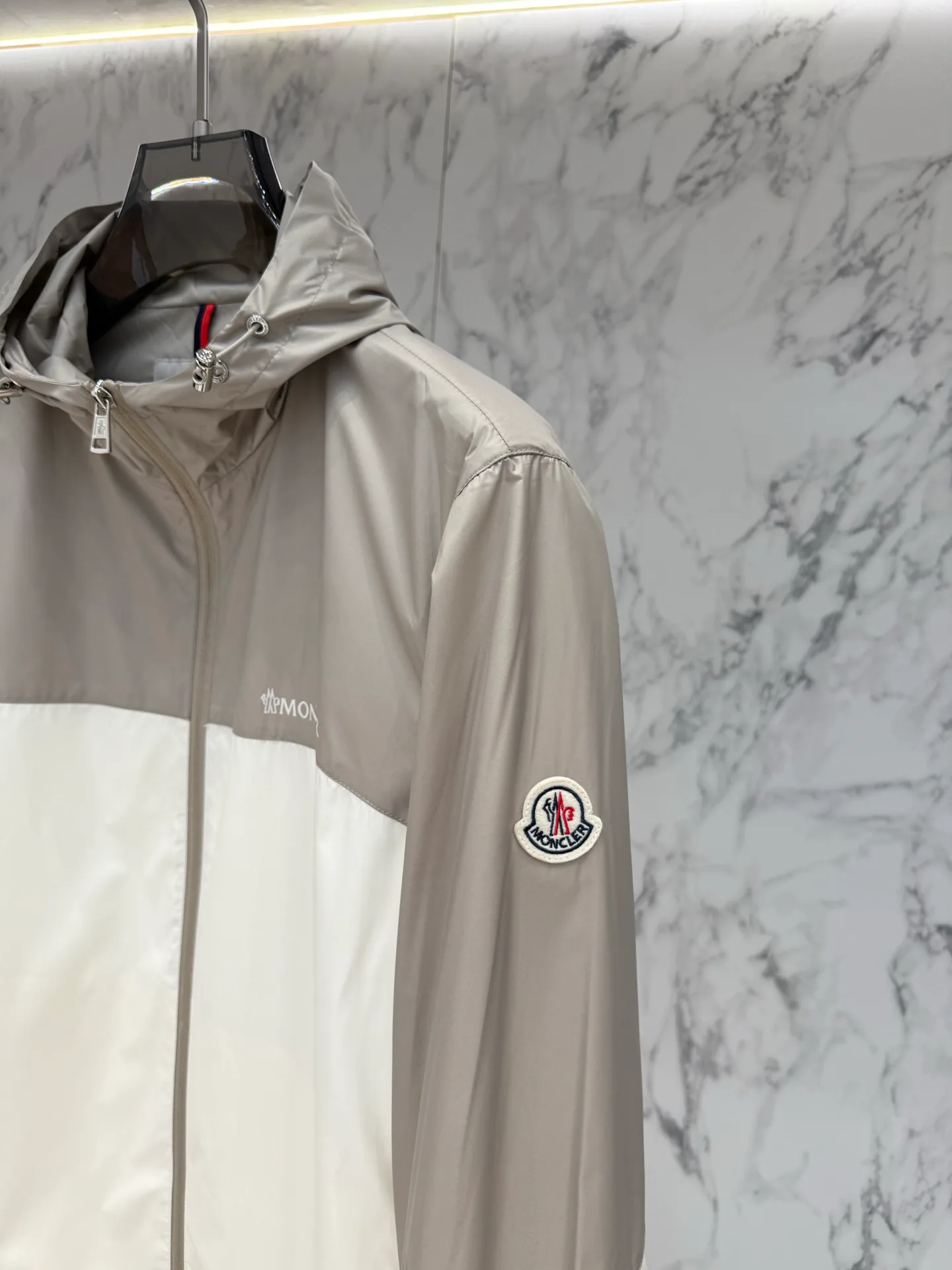 Куртки И Пуховики Мужские Moncler 11439484