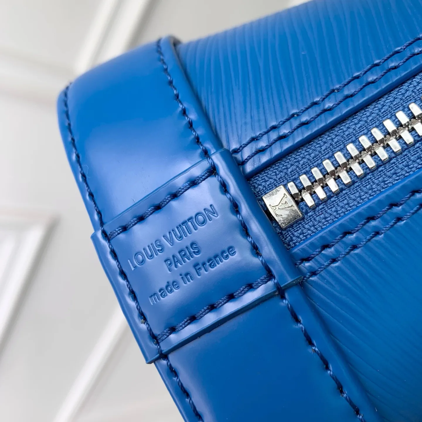 Классические Сумки Женские Louis Vuitton 18147540