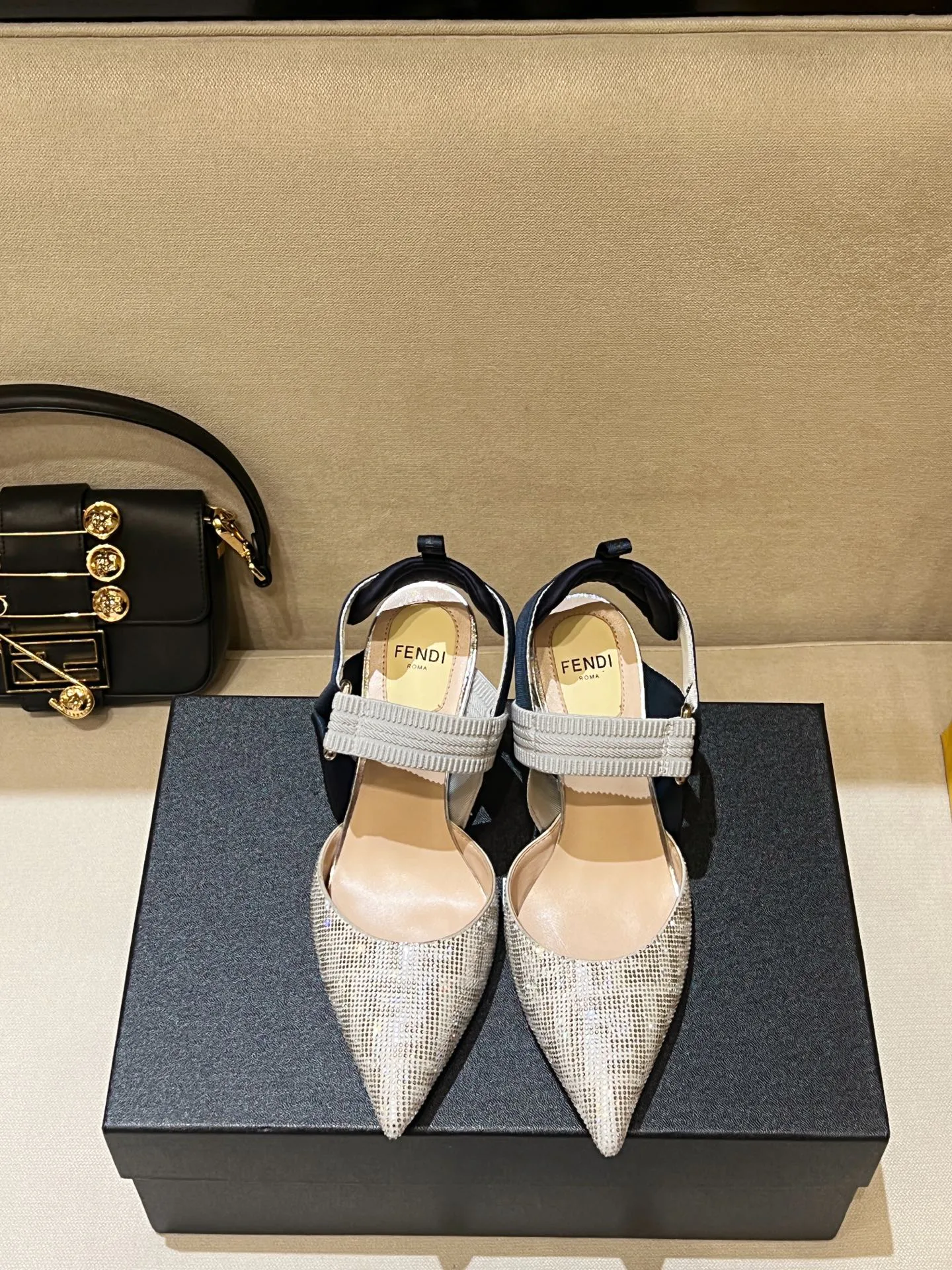 Сандалии Женские Fendi 9288942