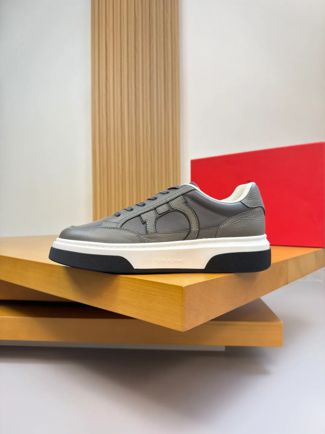 Кроссовки Женские Salvatore Ferragamo 11874845