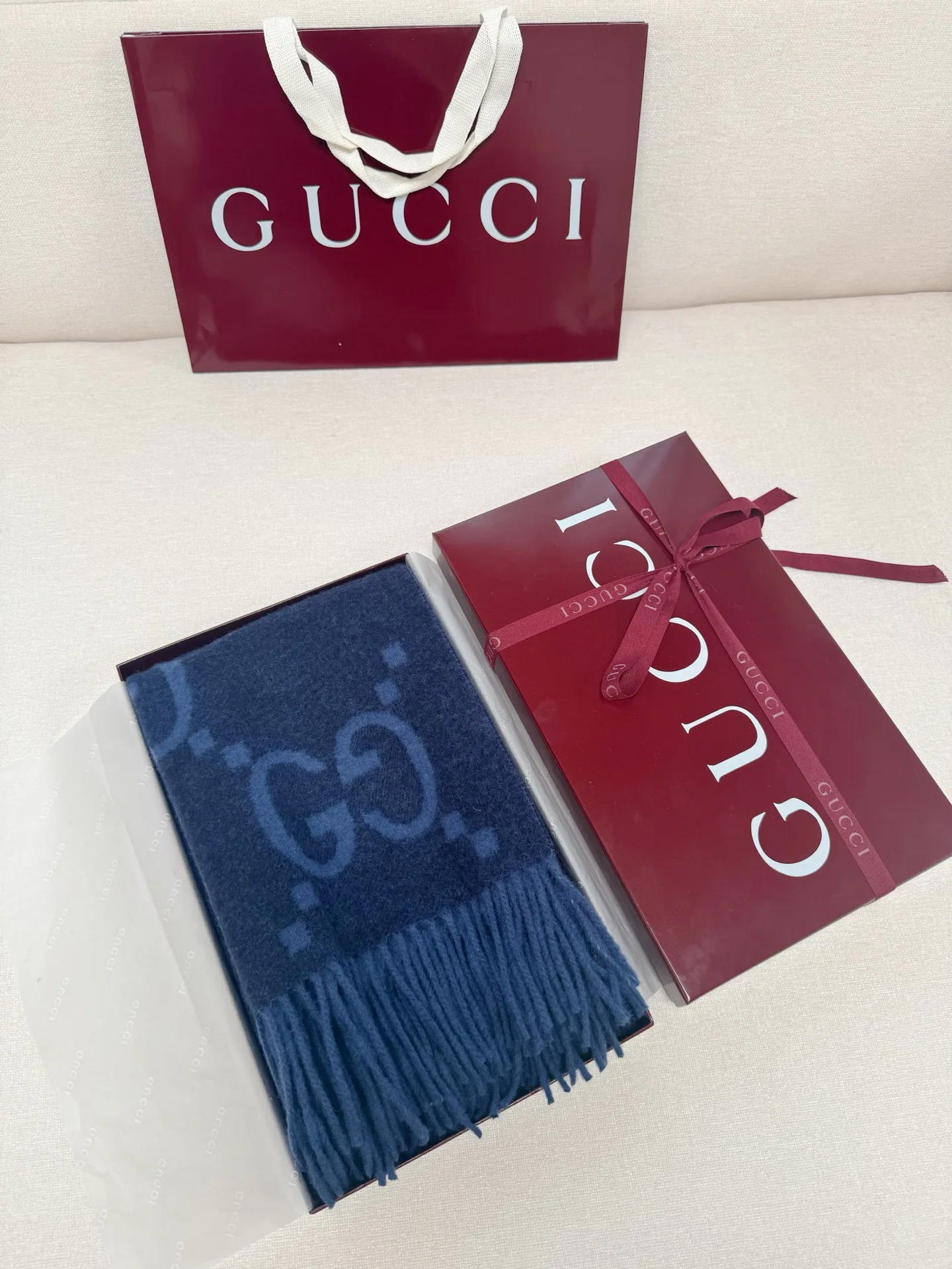 Шарфы Gucci 17945380